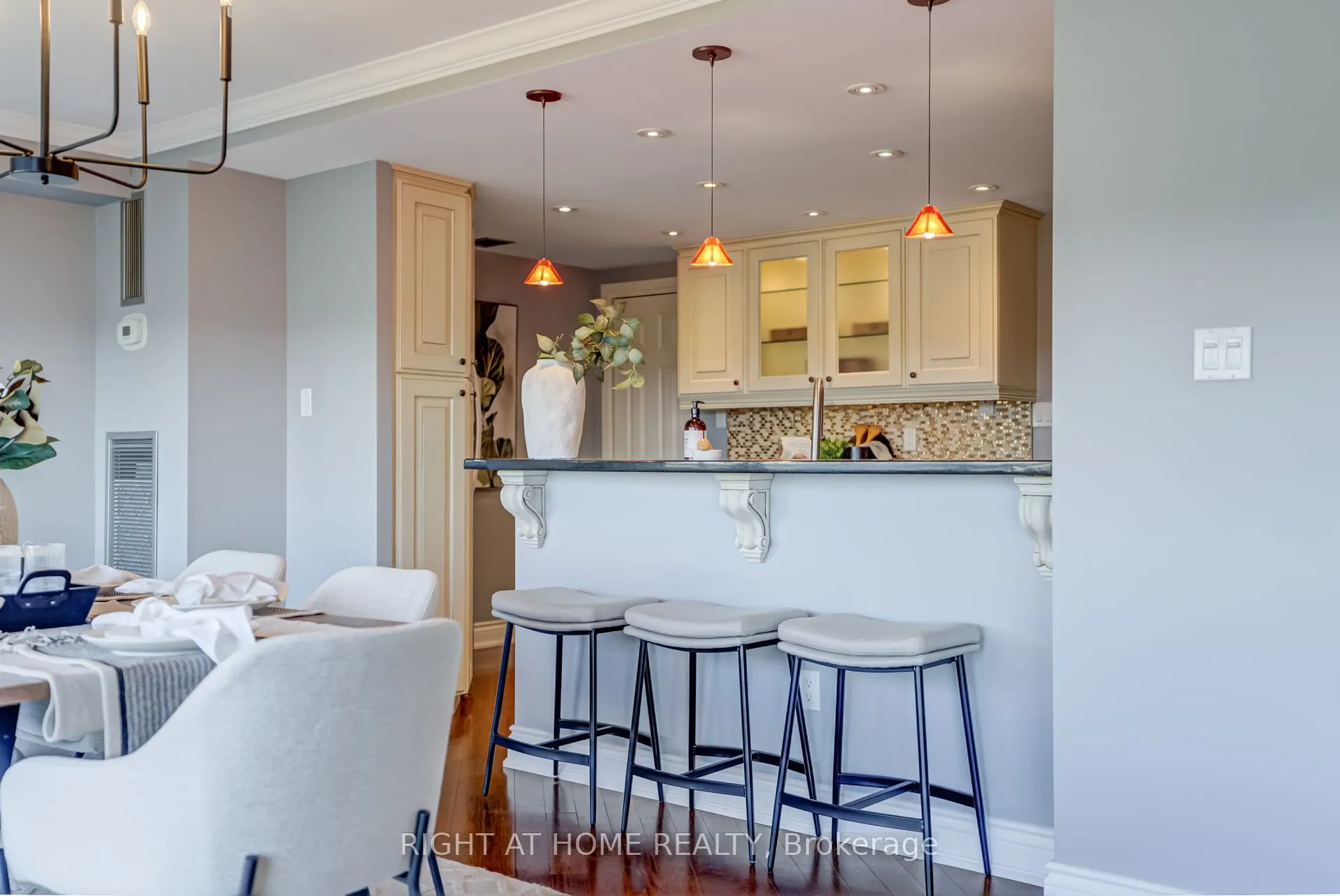 65 Skymark Drive, #707