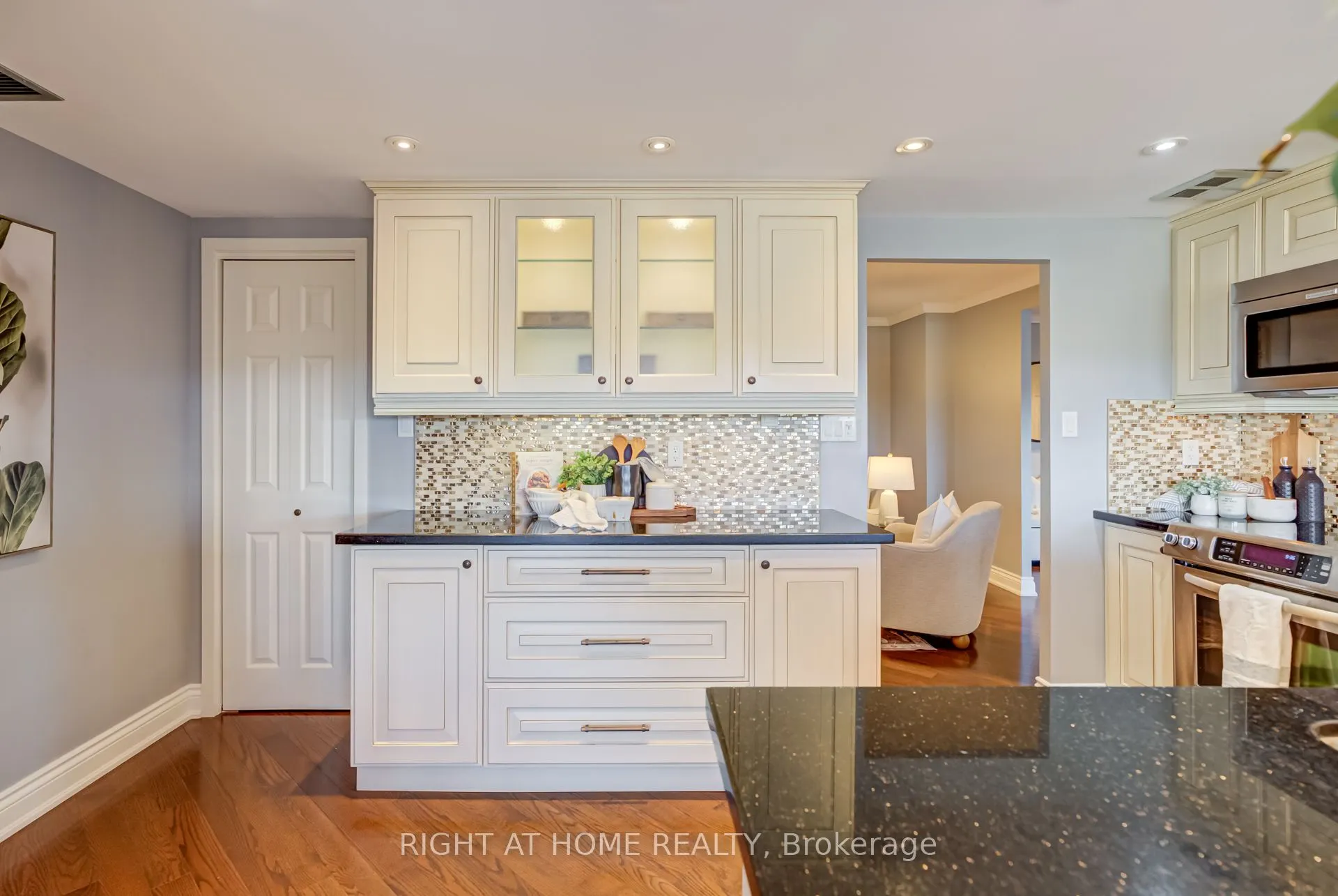 65 Skymark Drive, #707