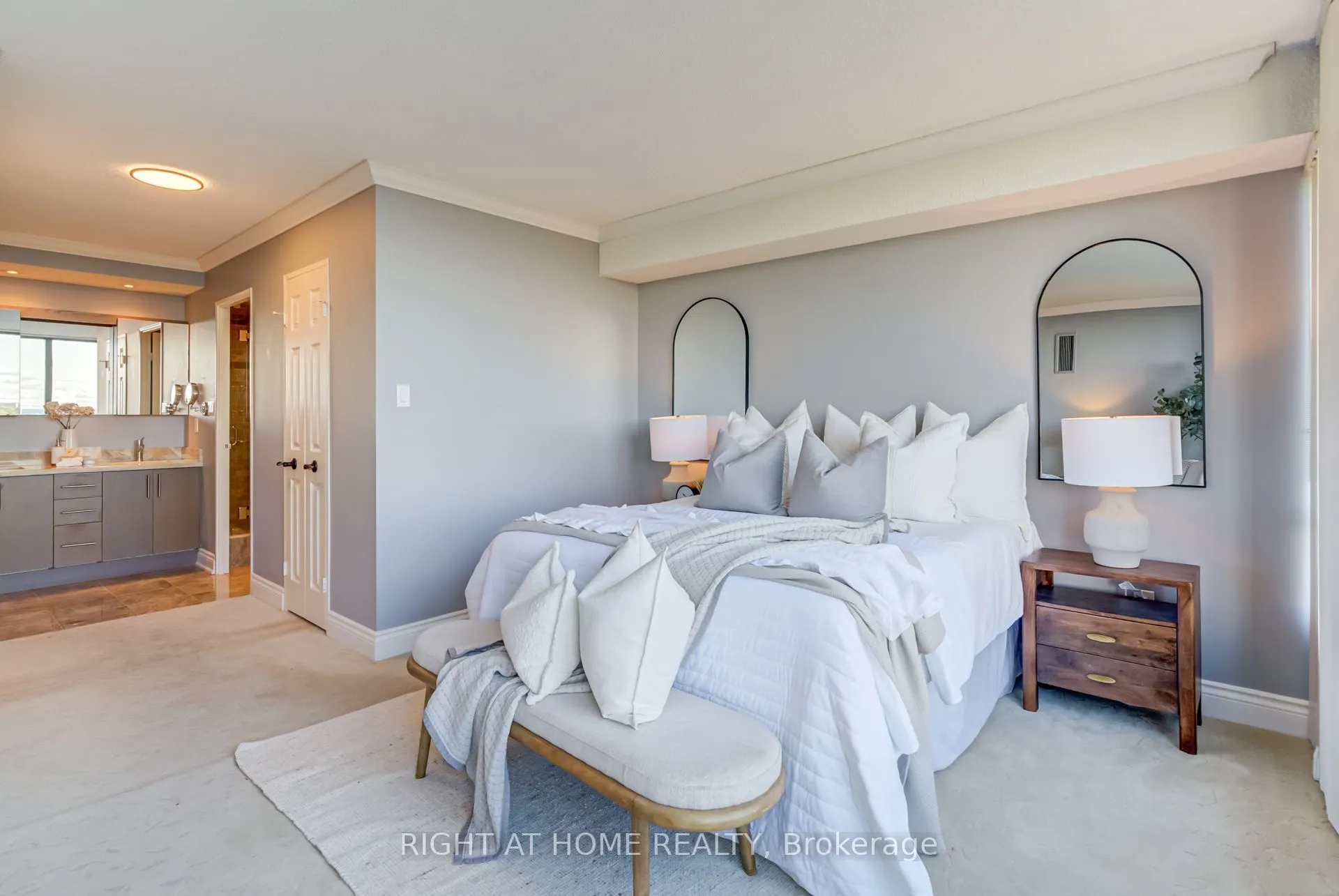 65 Skymark Drive, #707