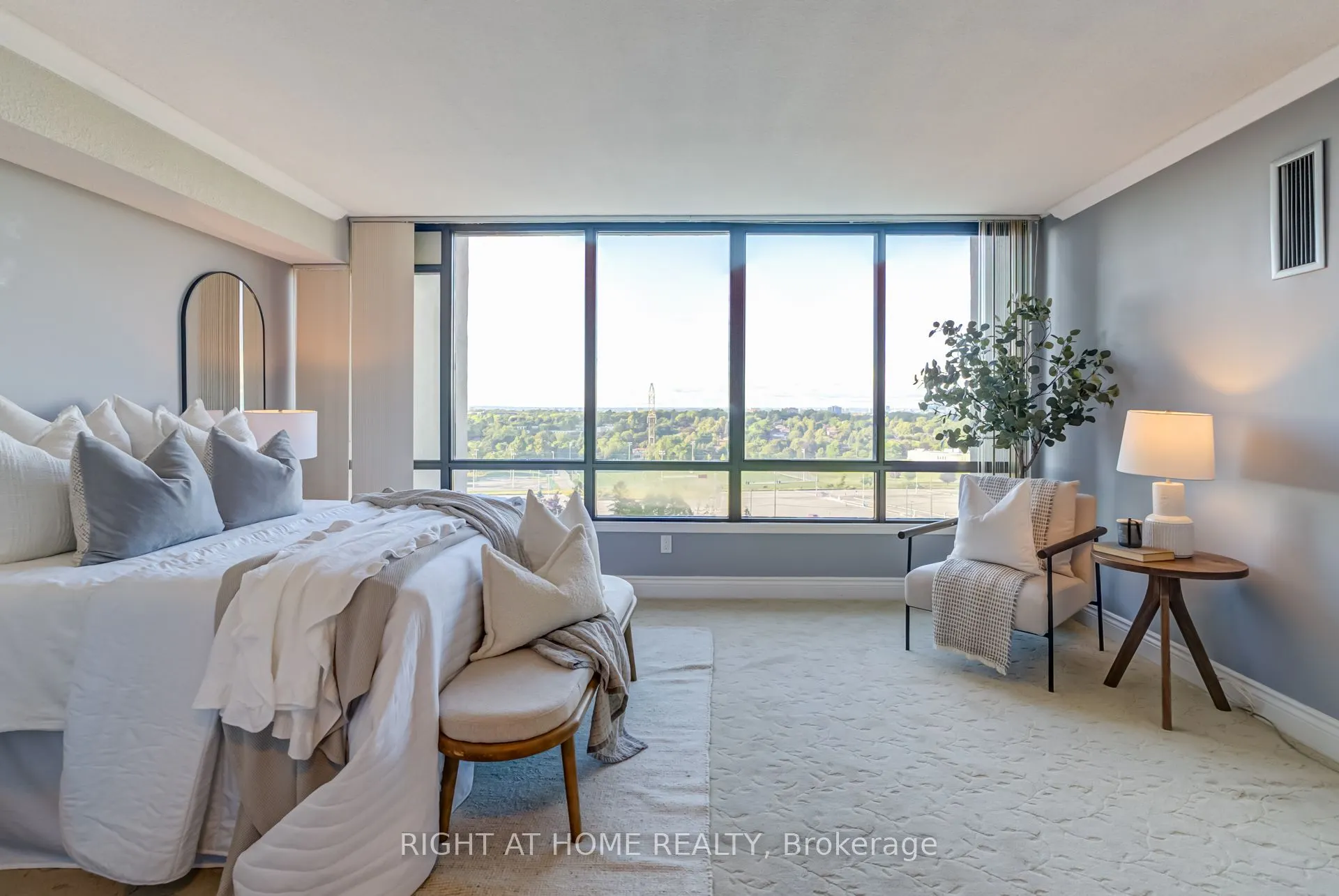 65 Skymark Drive, #707