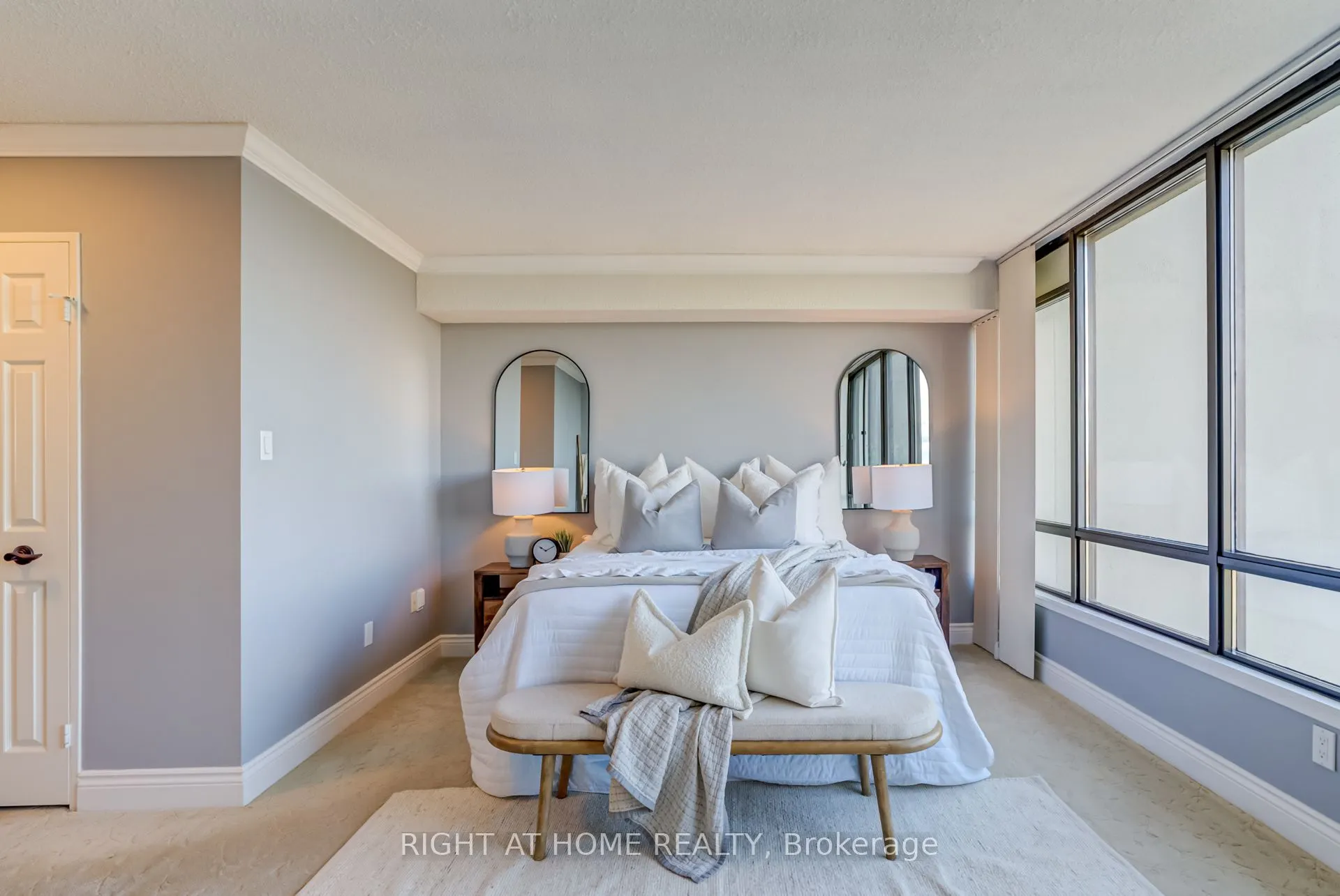 65 Skymark Drive, #707