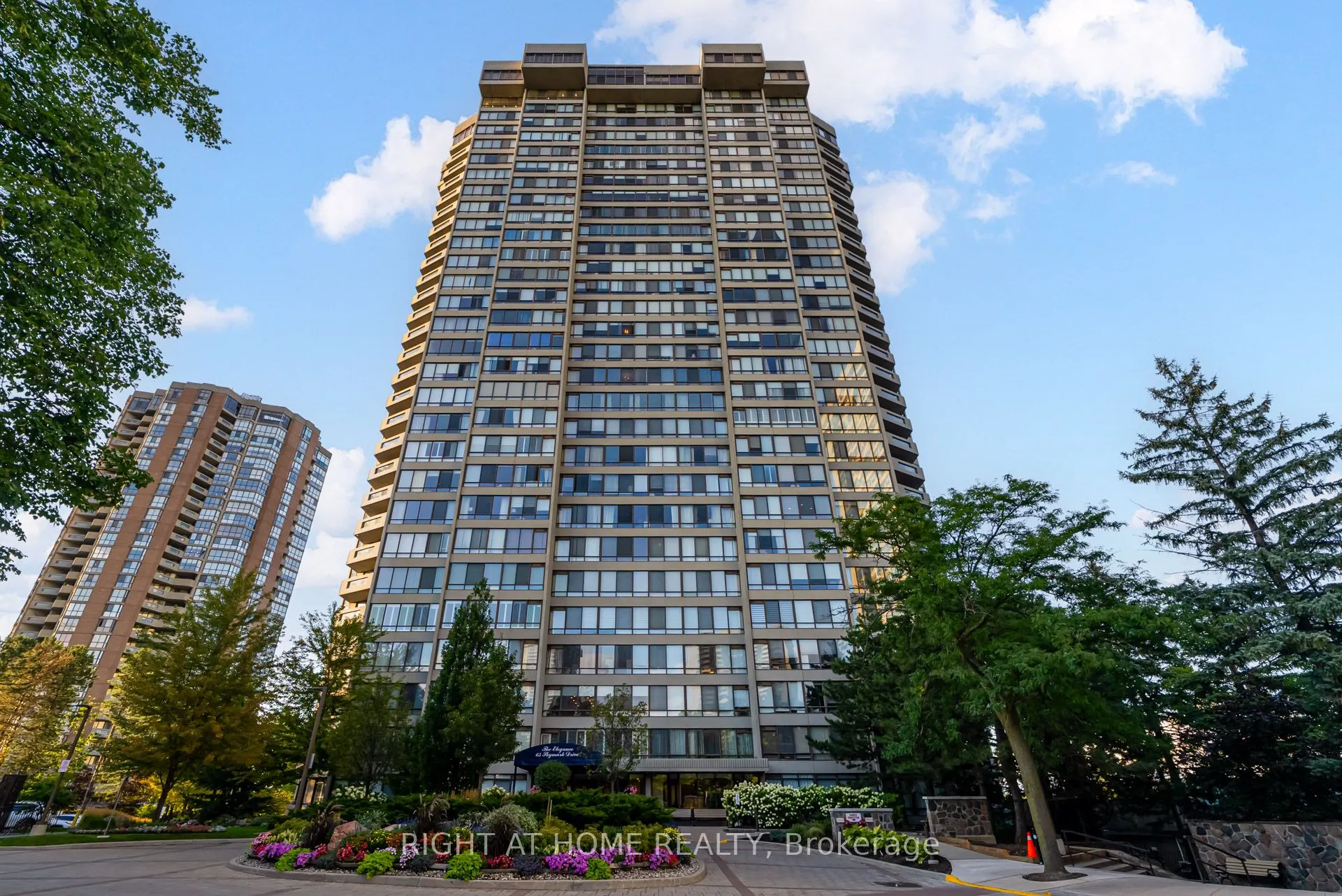 65 Skymark Drive, #707