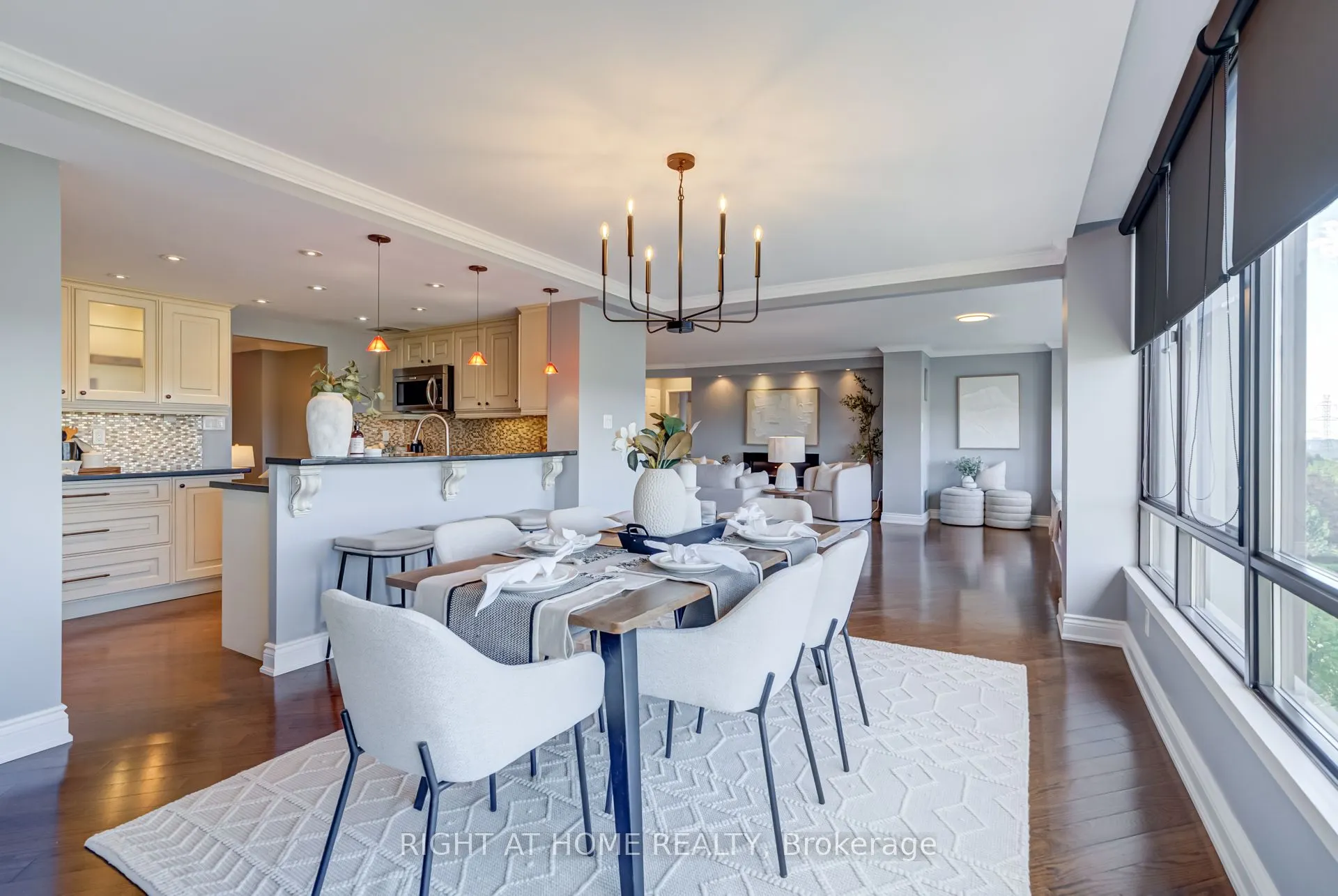 65 Skymark Drive, #707