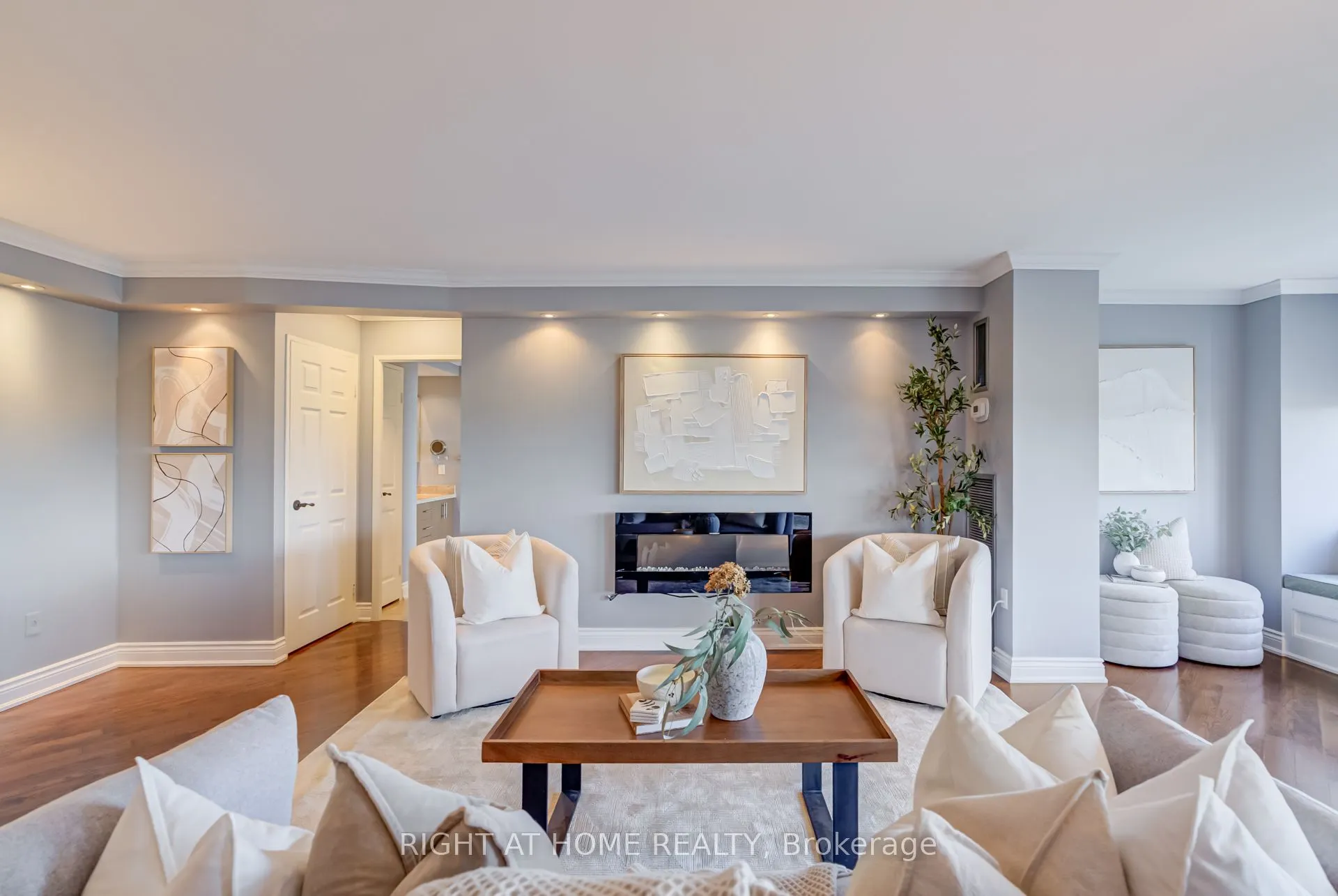 65 Skymark Drive, #707