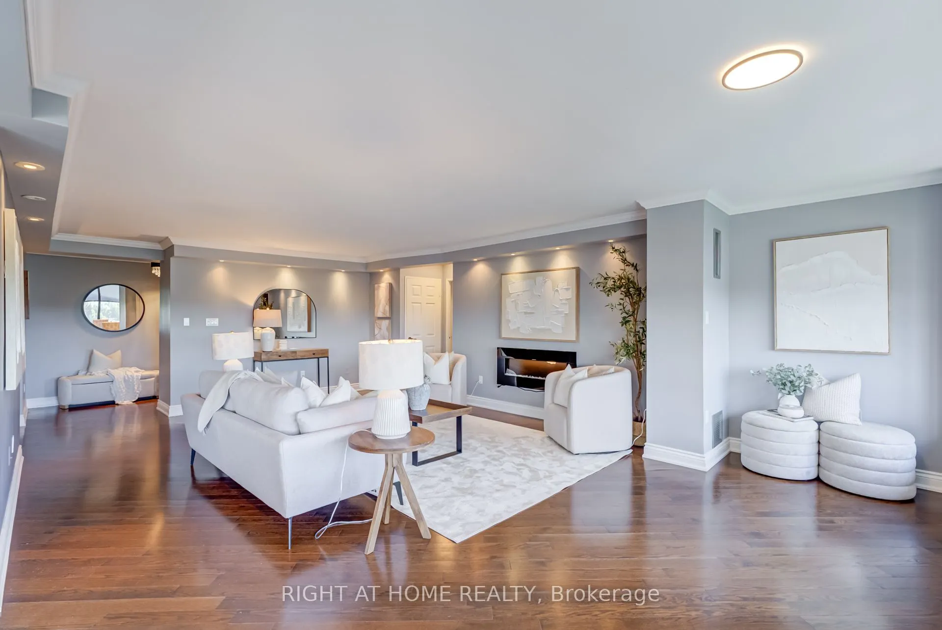 65 Skymark Drive, #707