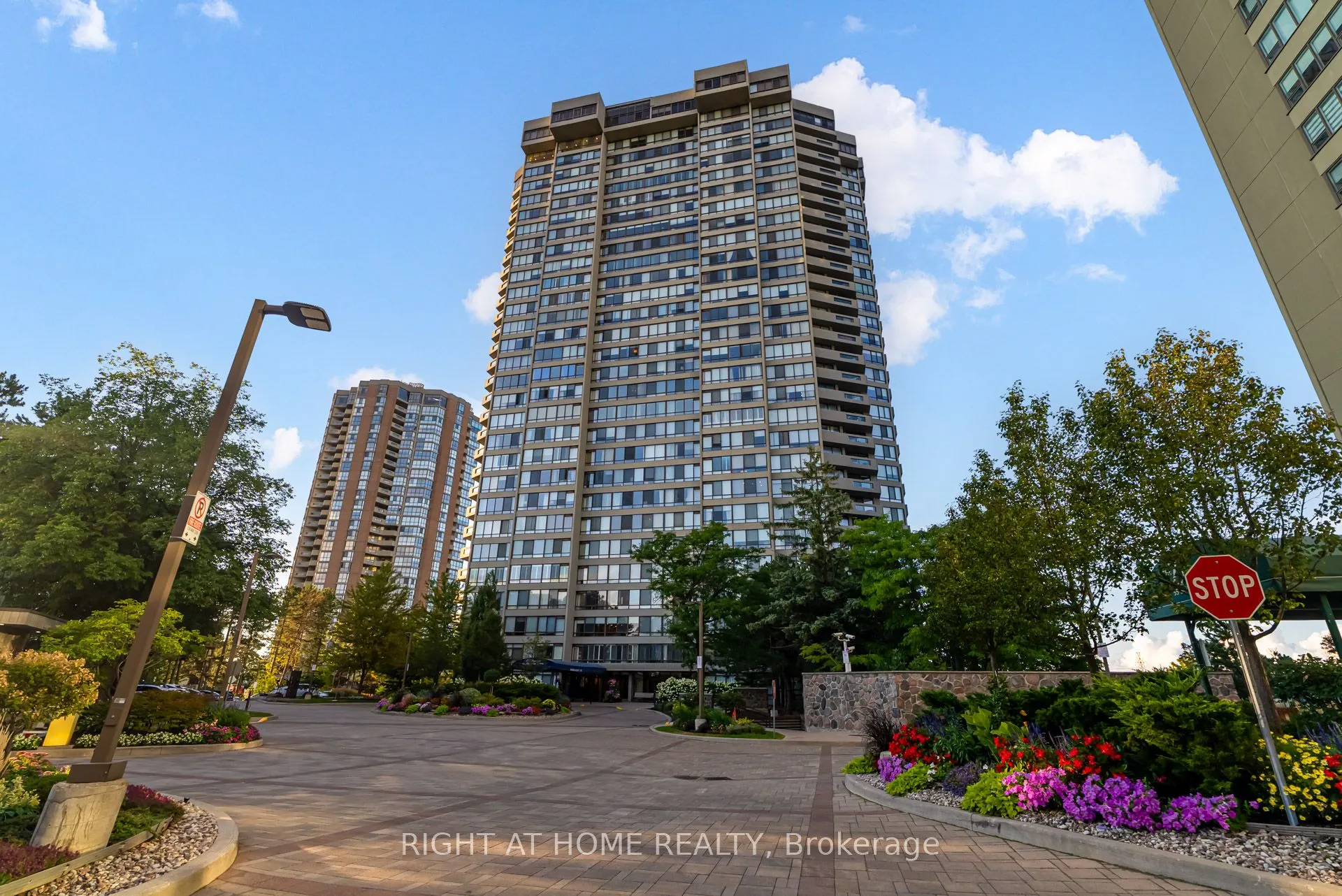 65 Skymark Drive, #707