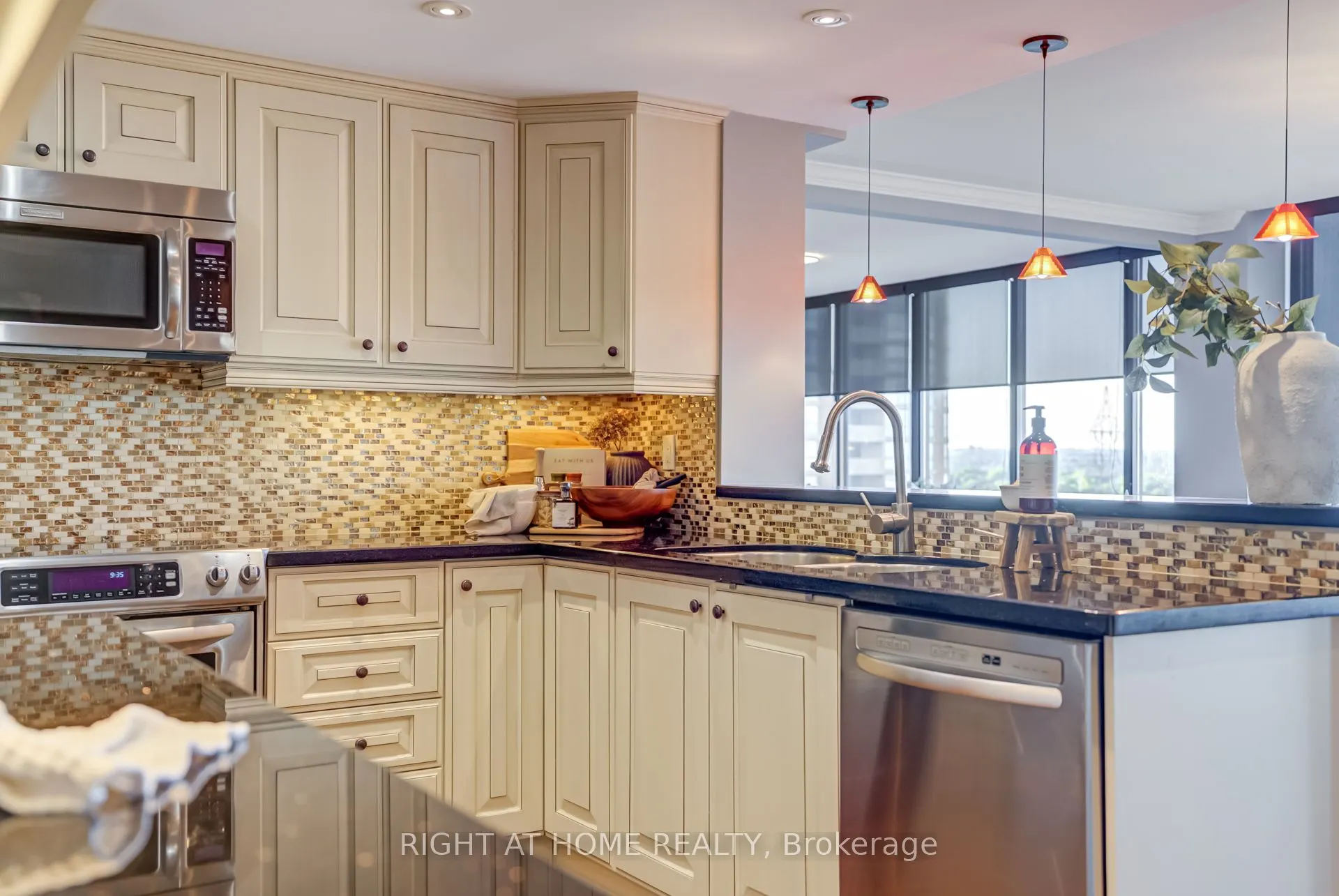 65 Skymark Drive, #707