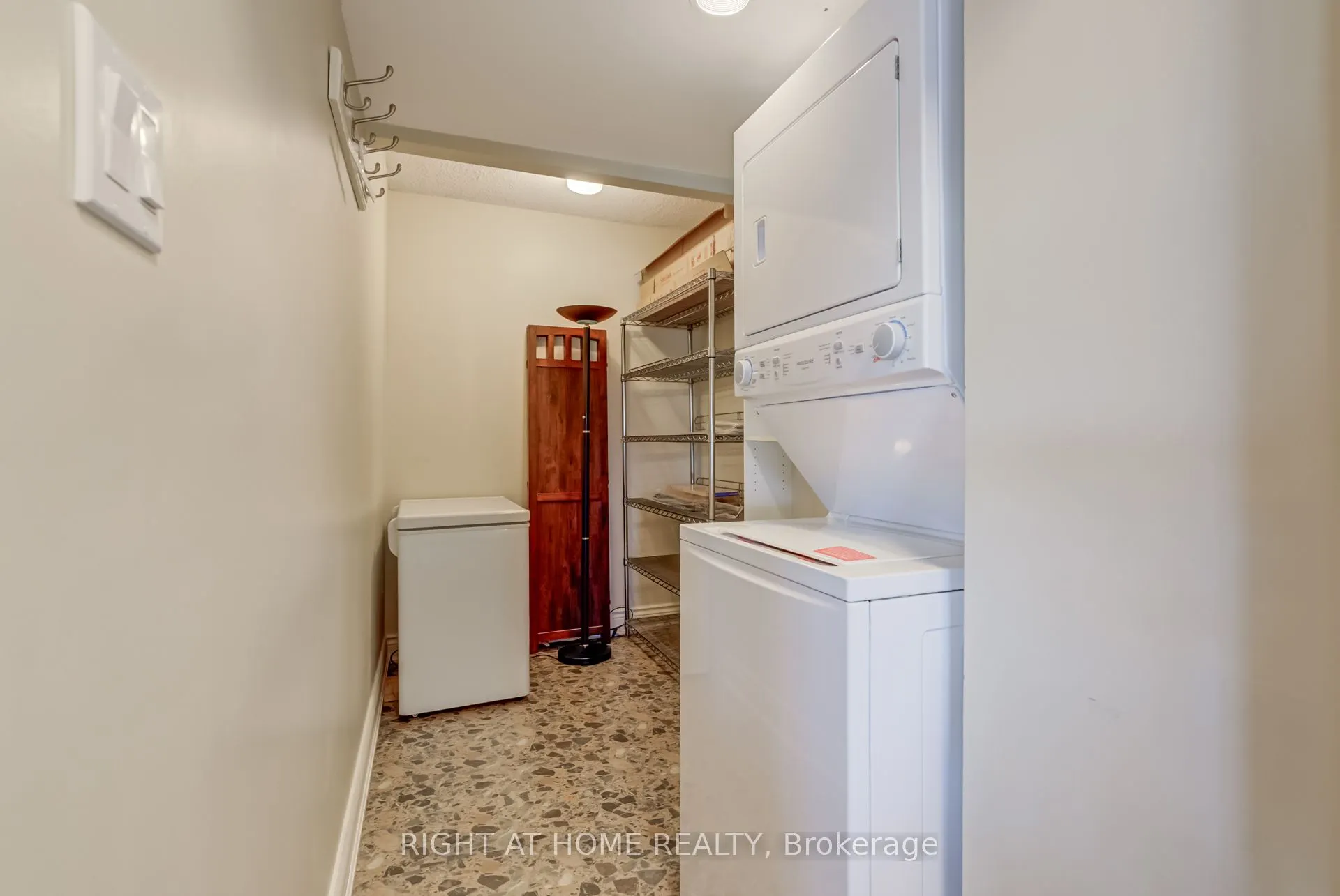 65 Skymark Drive, #707