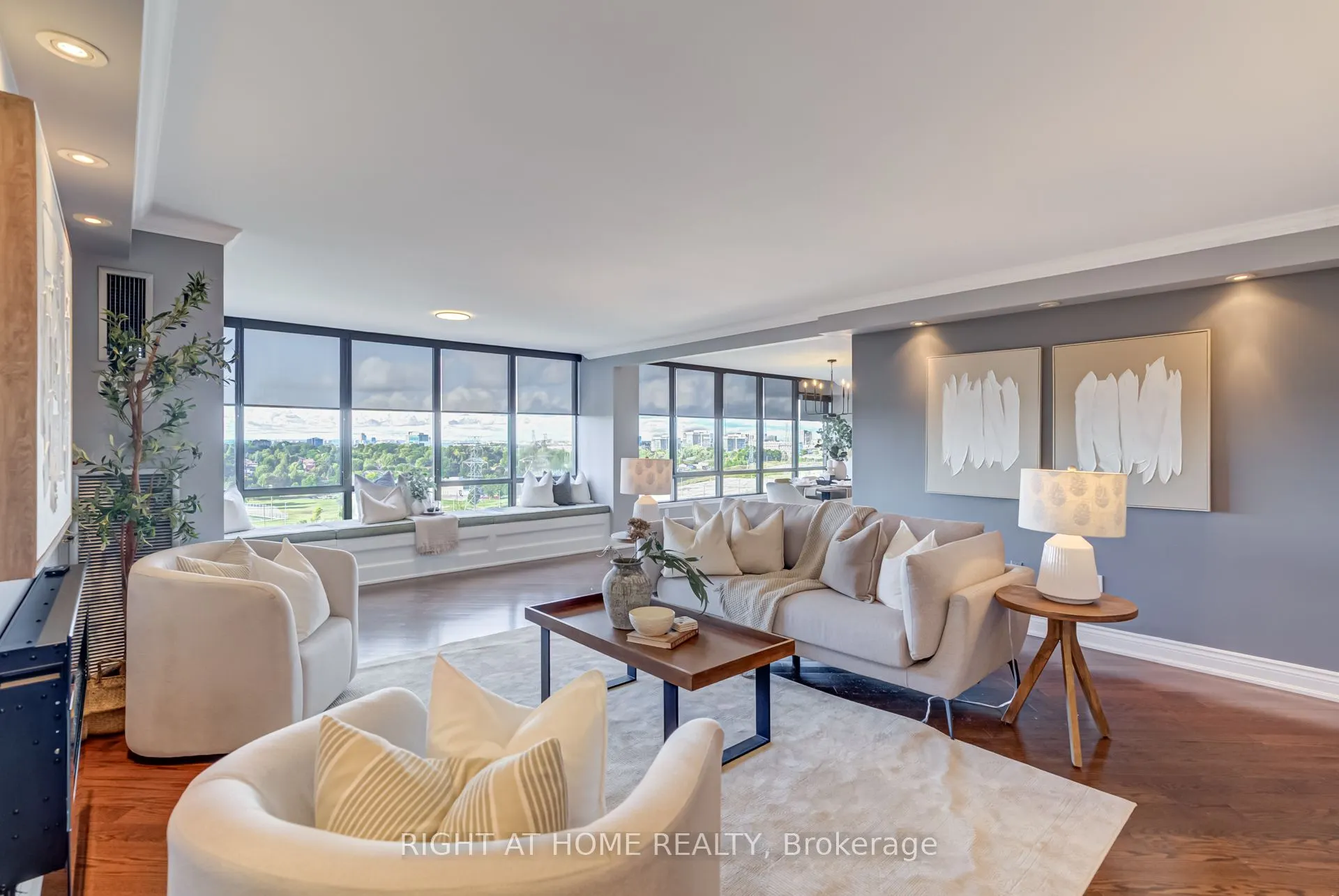 65 Skymark Drive, #707