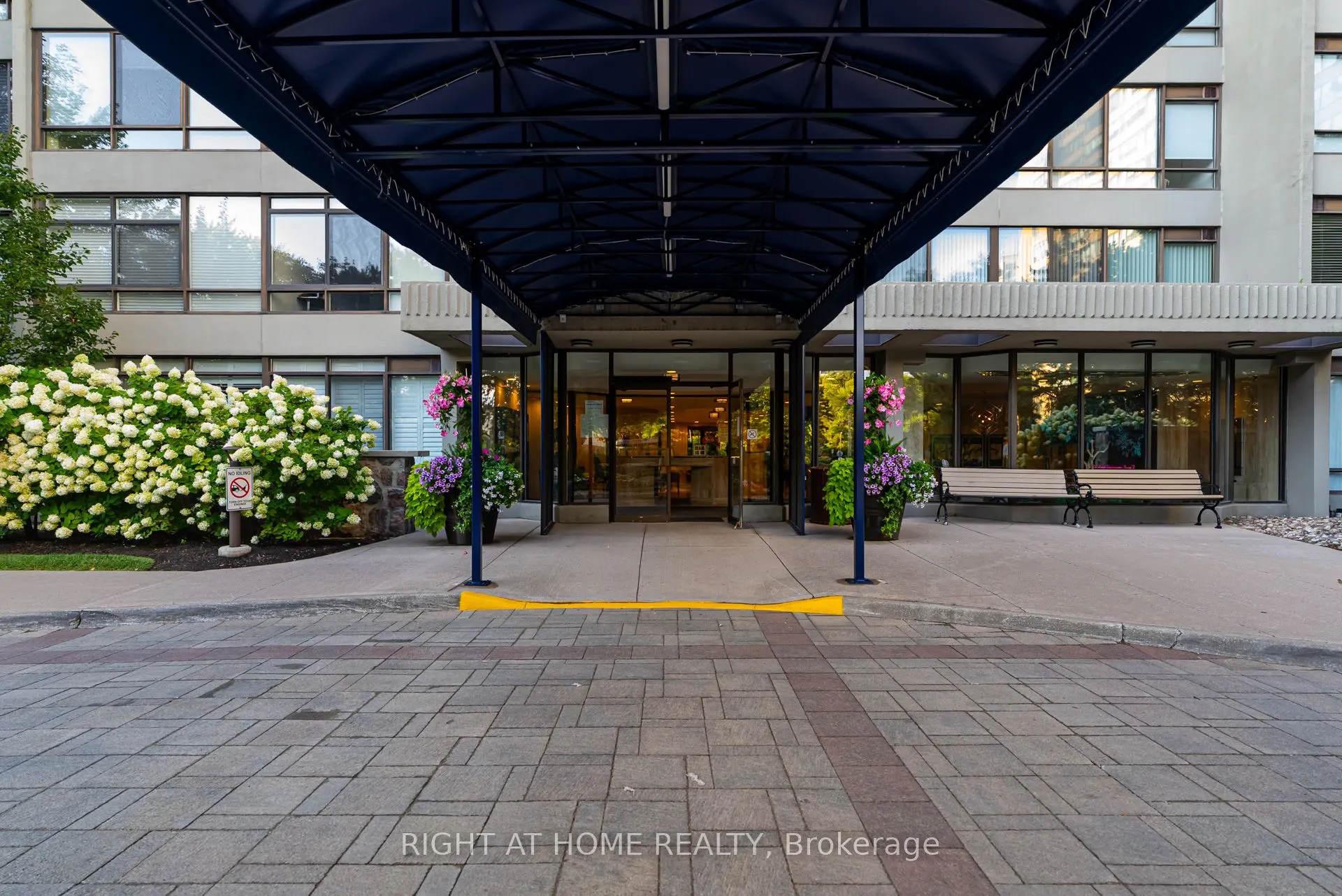 65 Skymark Drive, #707