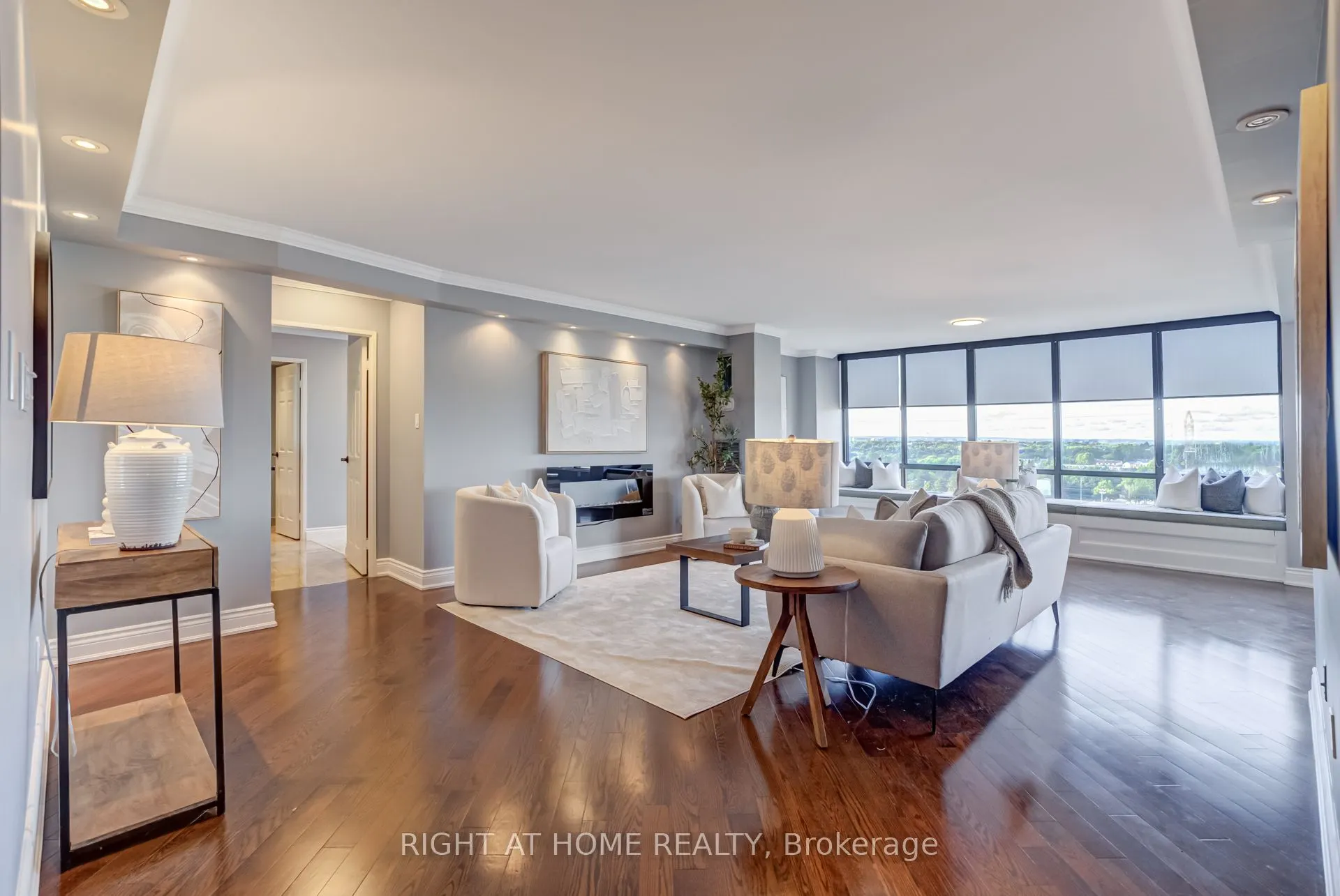65 Skymark Drive, #707