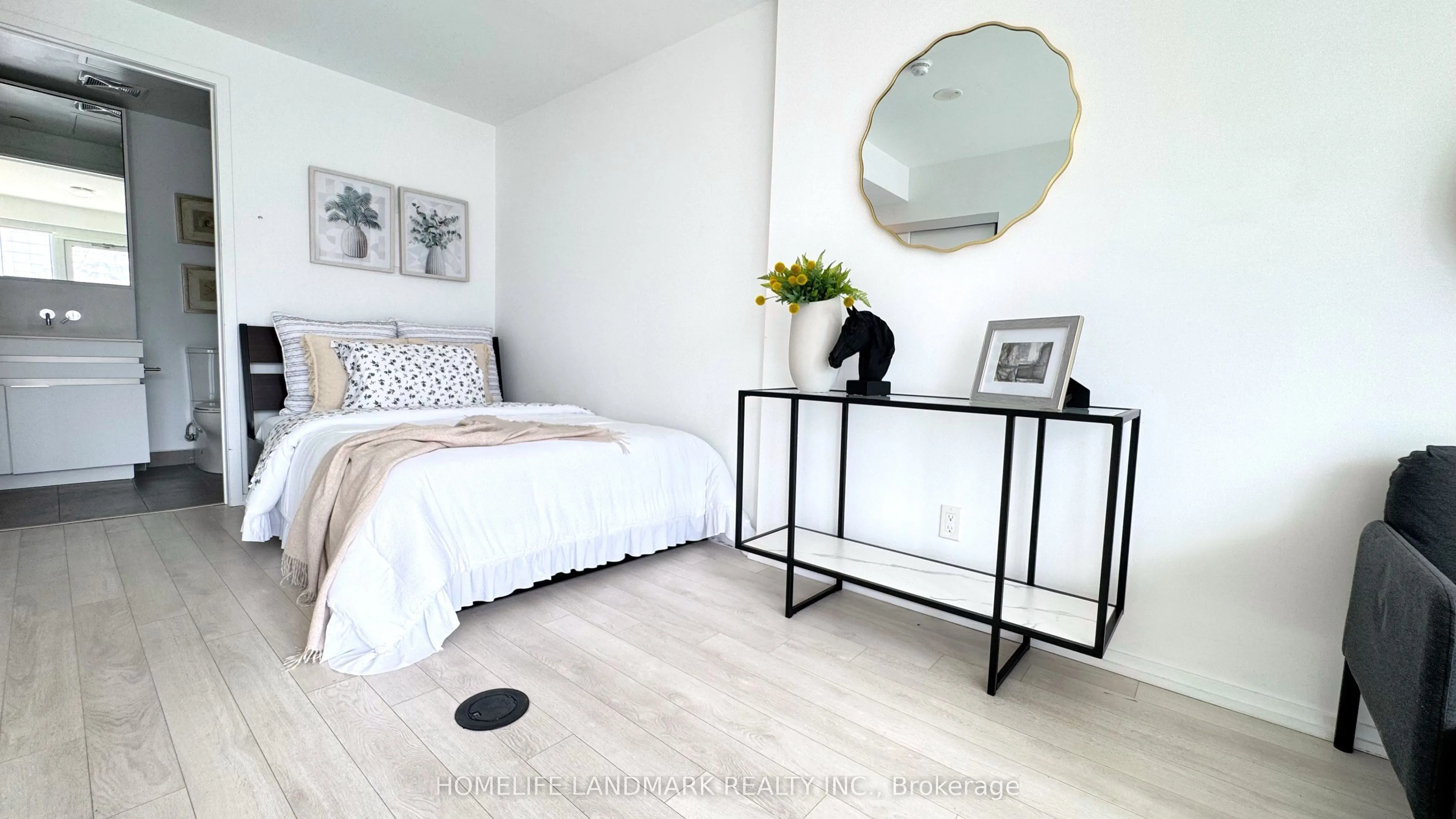 197 Yonge Street, #2808