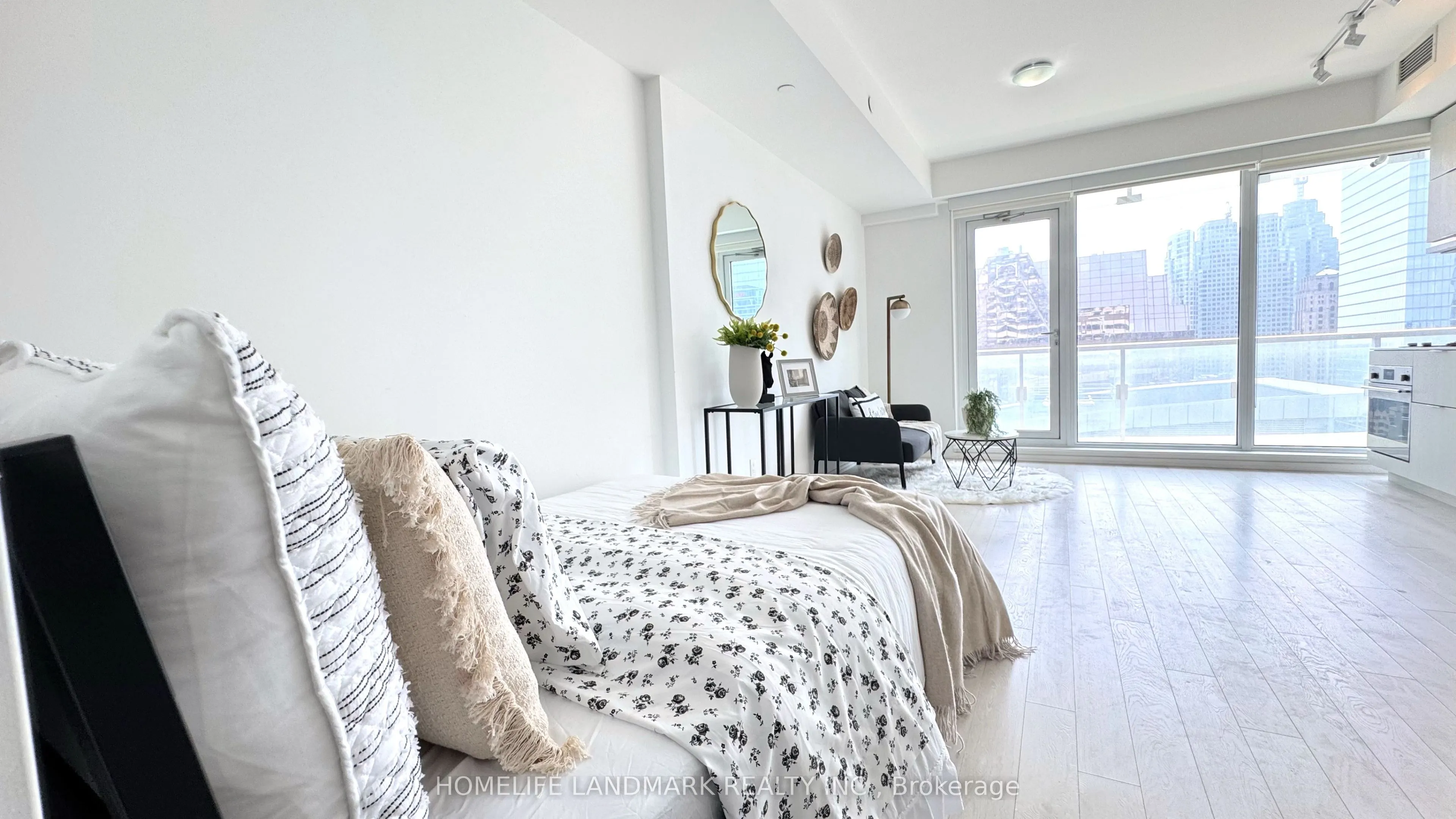 197 Yonge Street, #2808