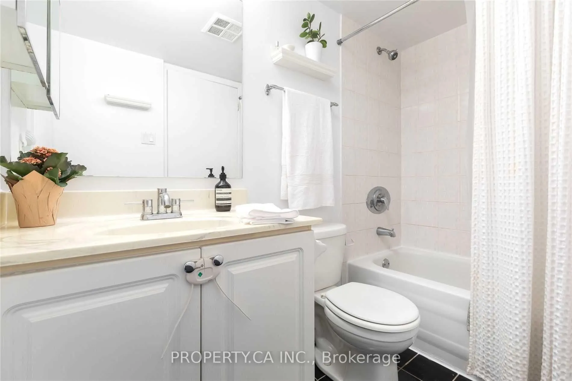 954 King Street W, #302