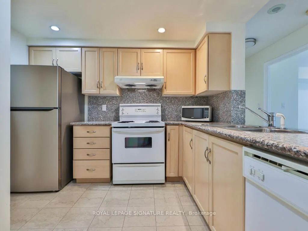 168 Simcoe Street, #318