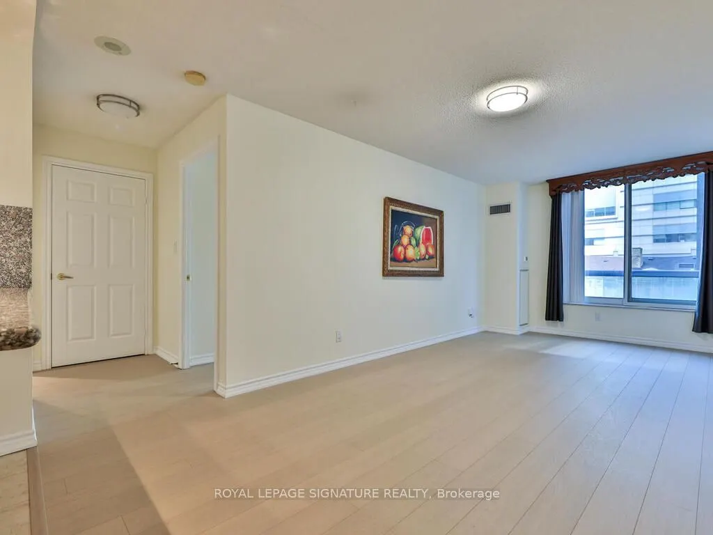 168 Simcoe Street, #318