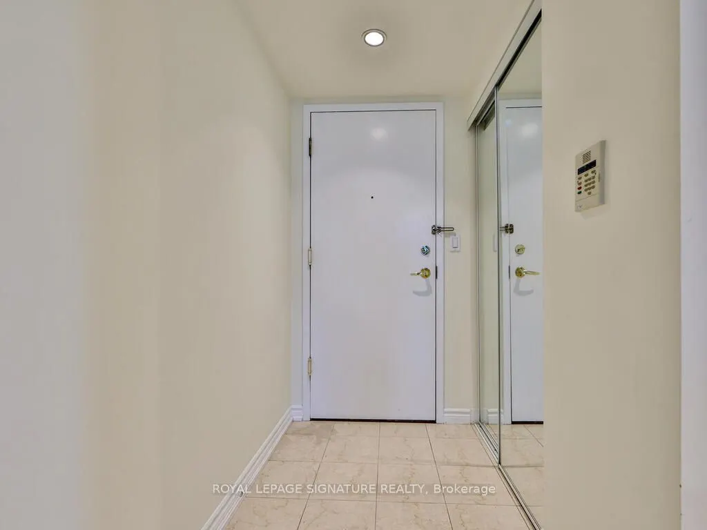 168 Simcoe Street, #318
