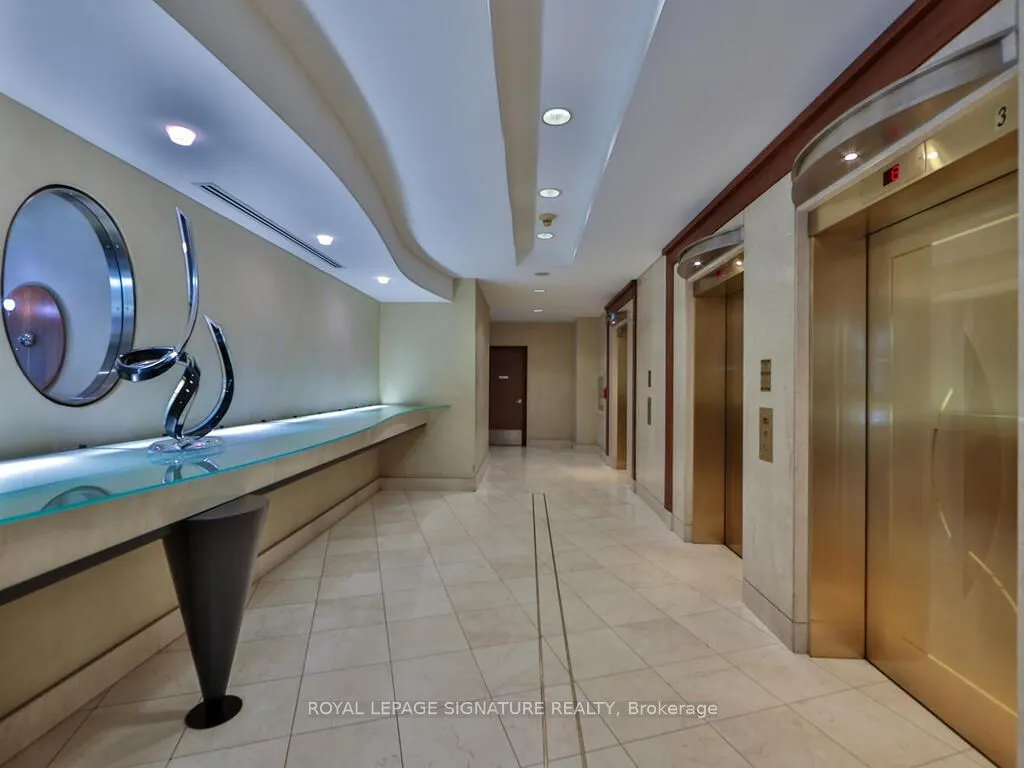 168 Simcoe Street, #318