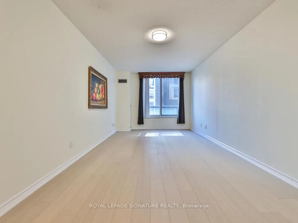 168 Simcoe Street, #318