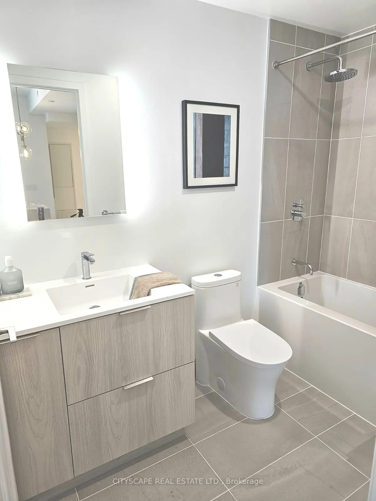 185 Alberta Avenue, #506