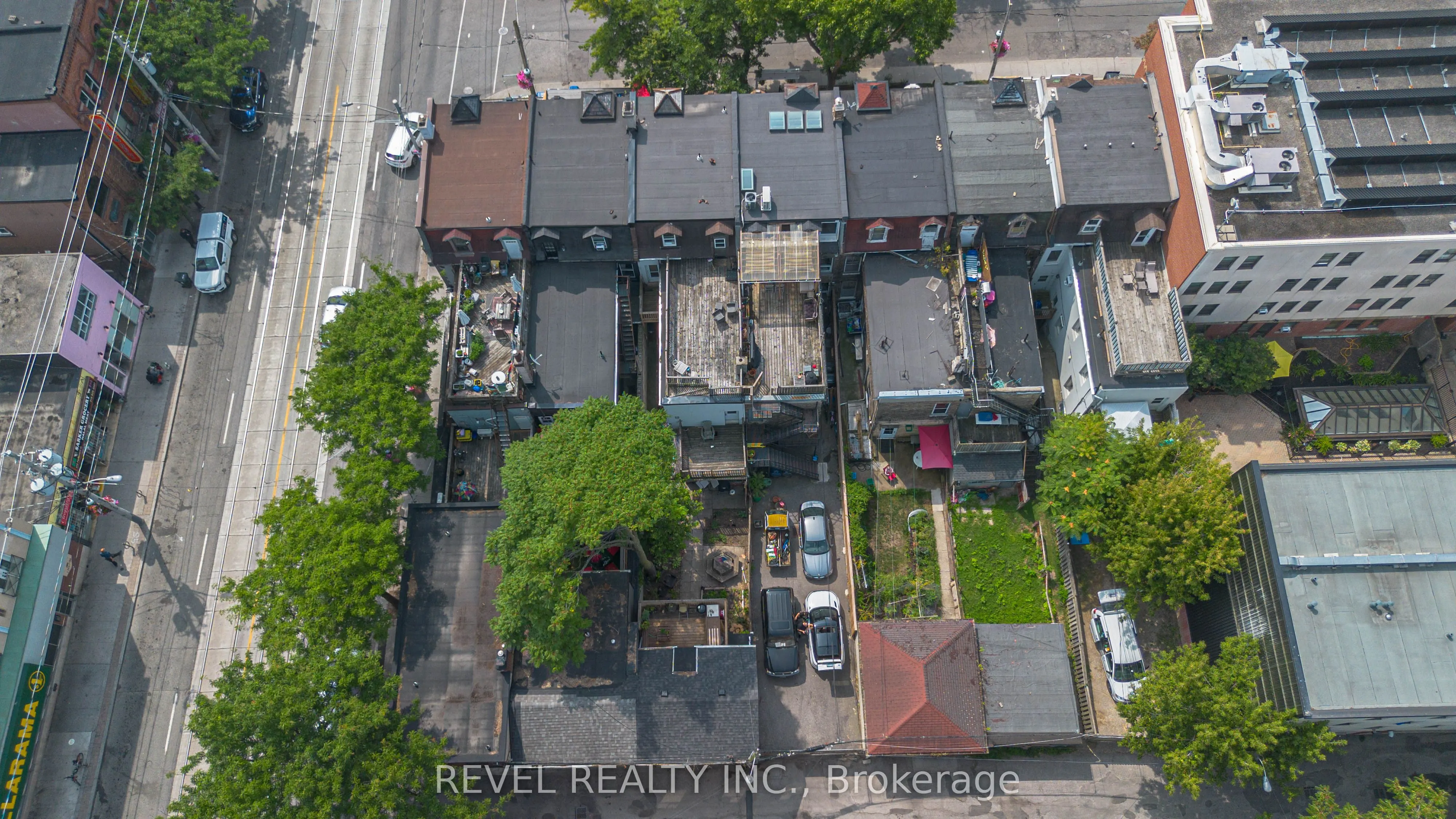 290 Gerrard Street E
