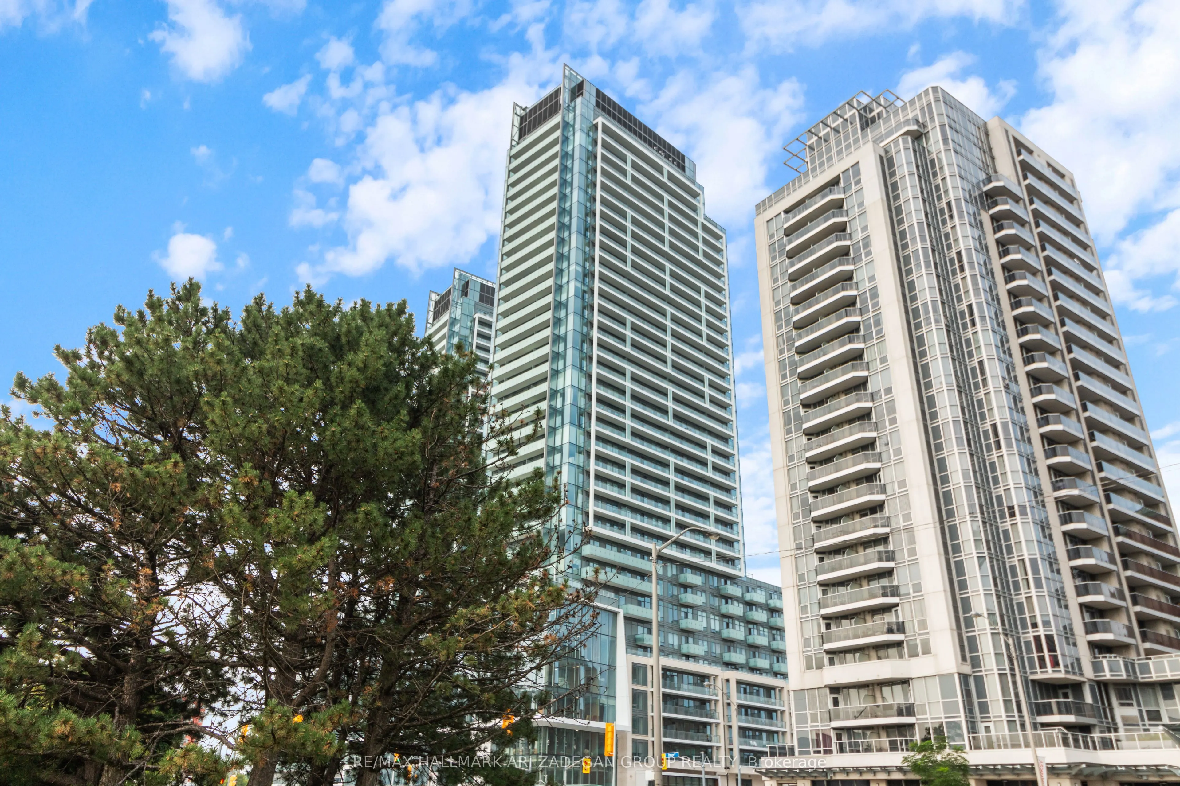 8 Olympic Gdn Drive, #S607