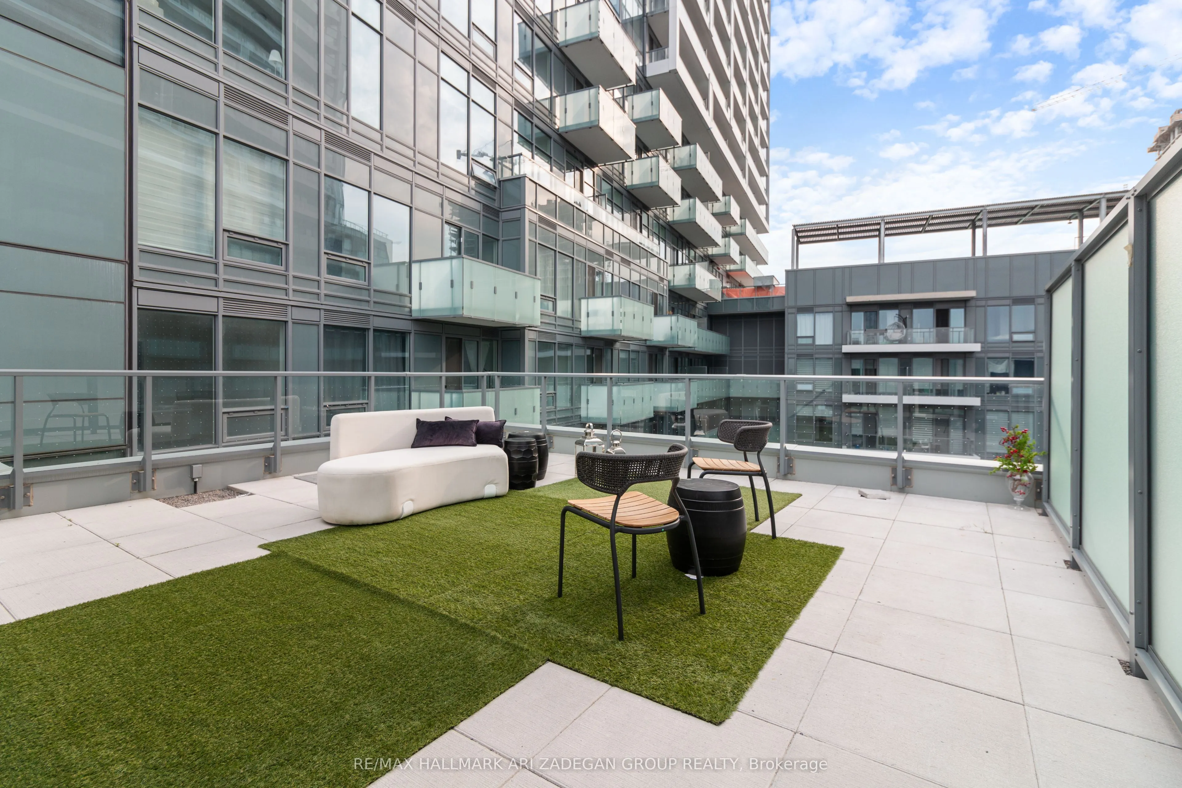8 Olympic Gdn Drive, #S607