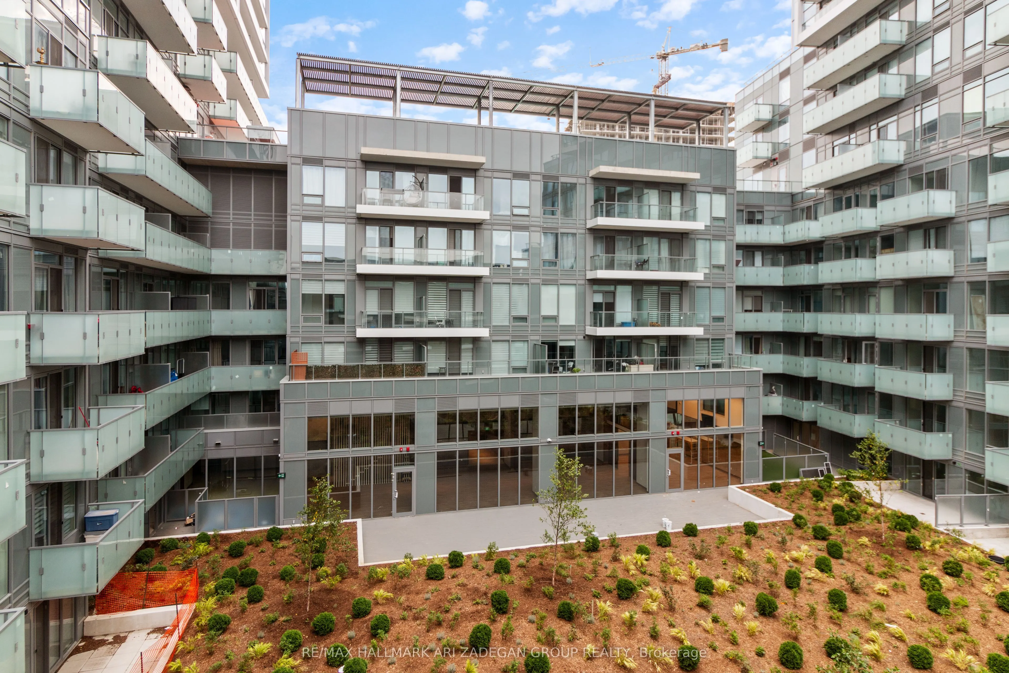 8 Olympic Gdn Drive, #S607