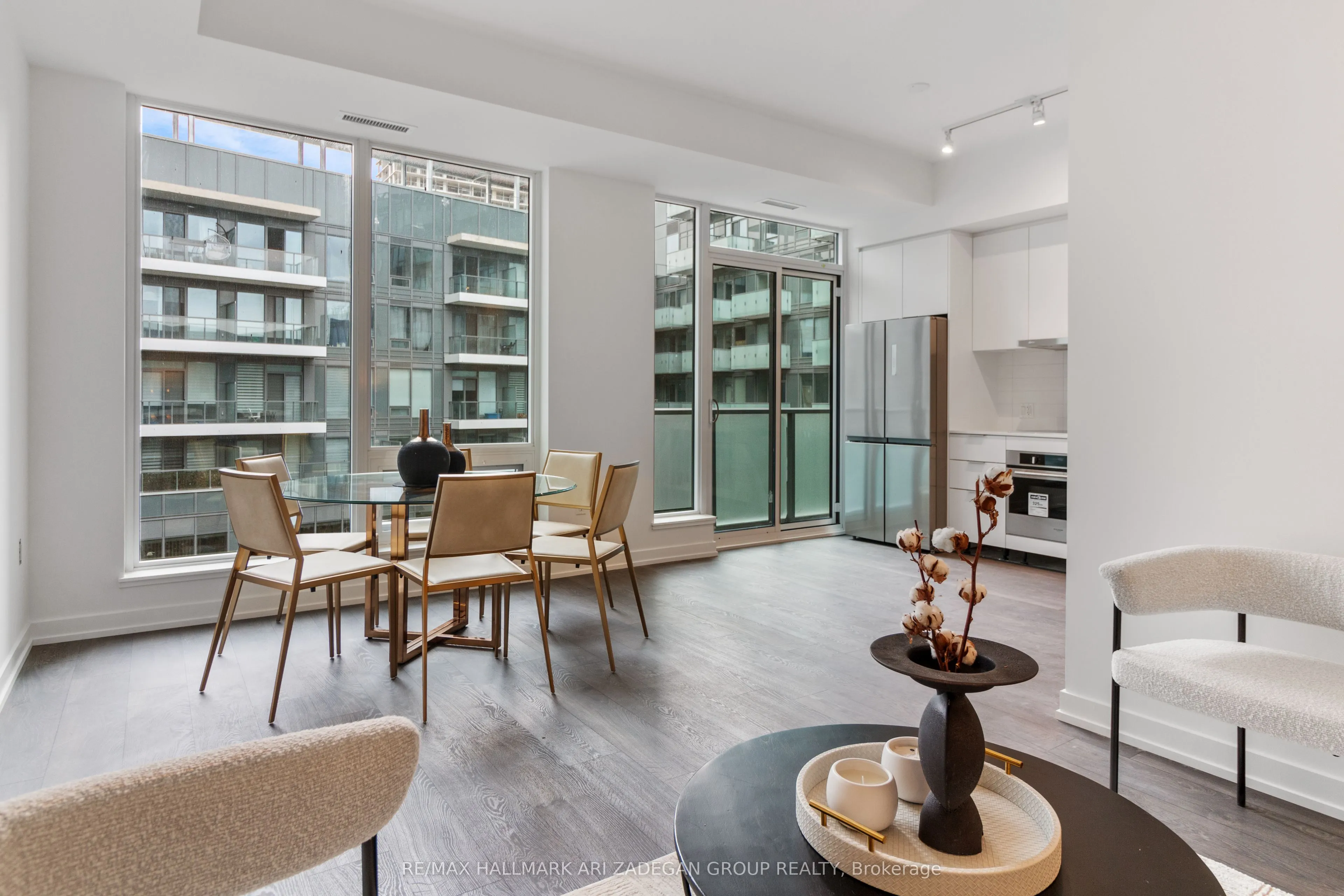 8 Olympic Gdn Drive, #S607
