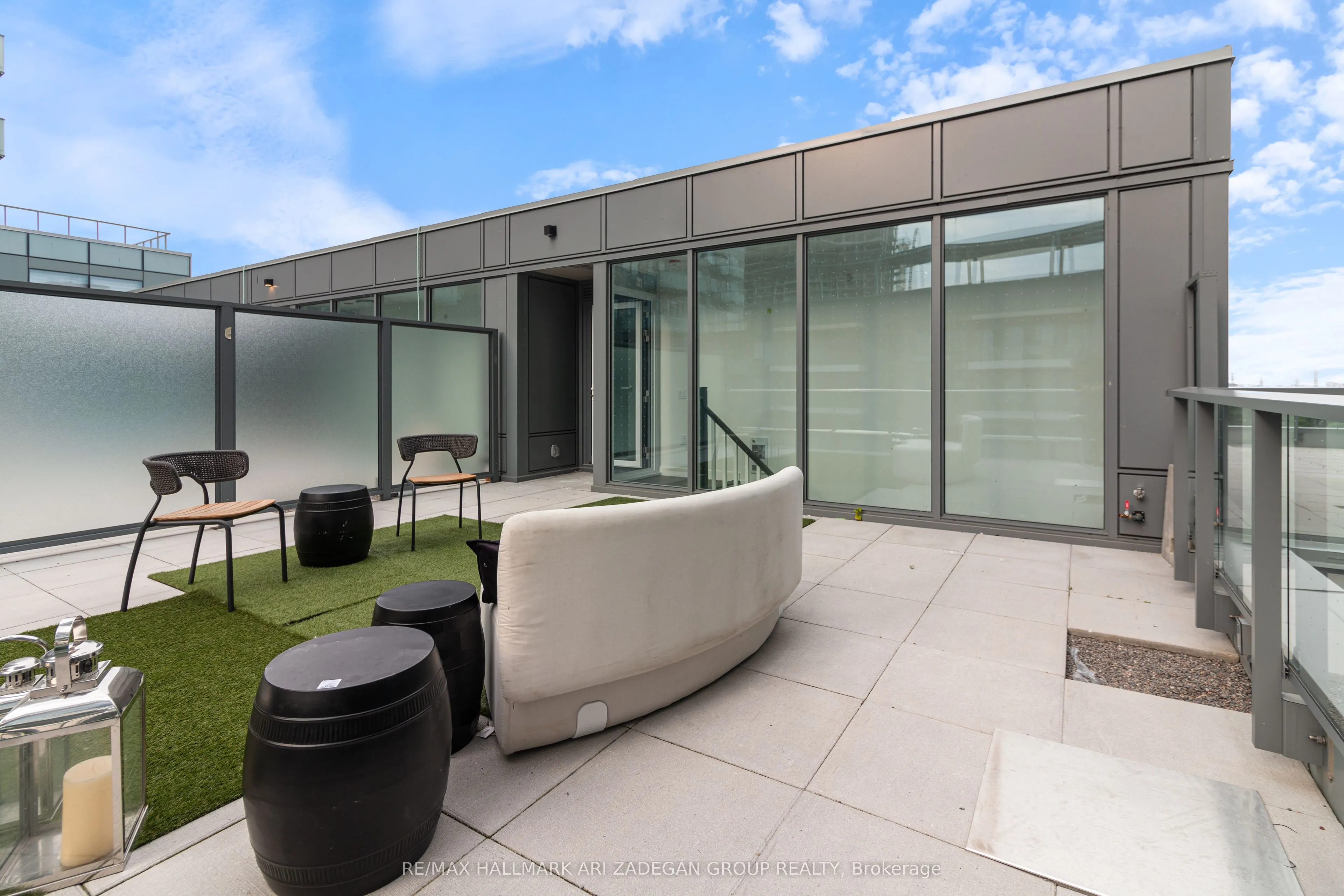 8 Olympic Gdn Drive, #S607