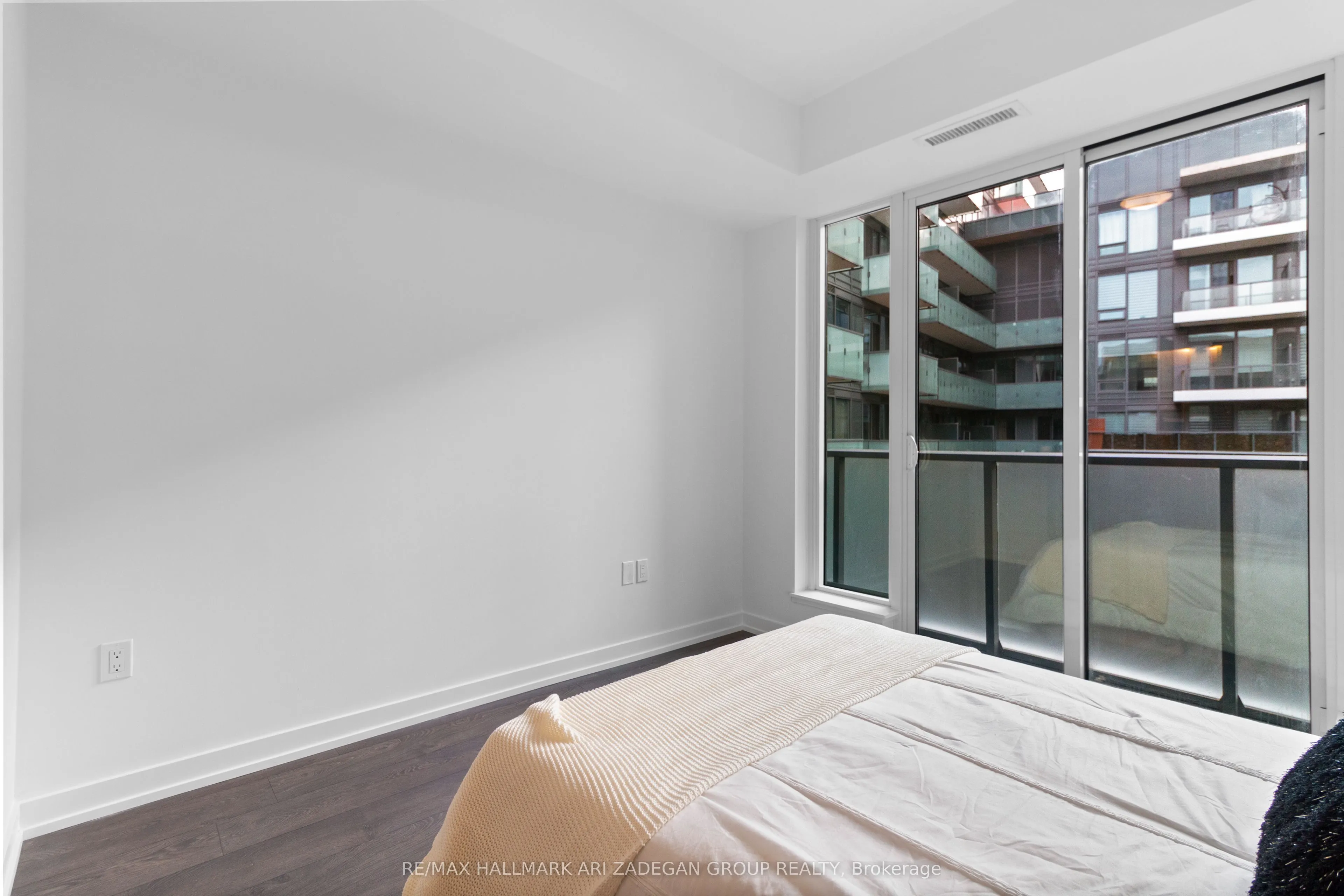 8 Olympic Gdn Drive, #S607