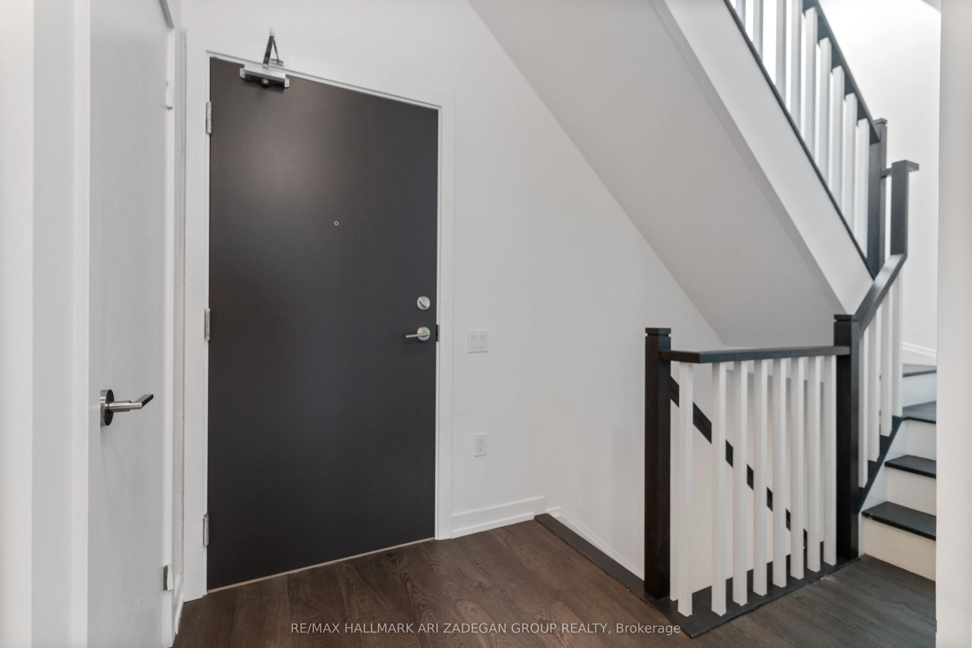 8 Olympic Gdn Drive, #S607