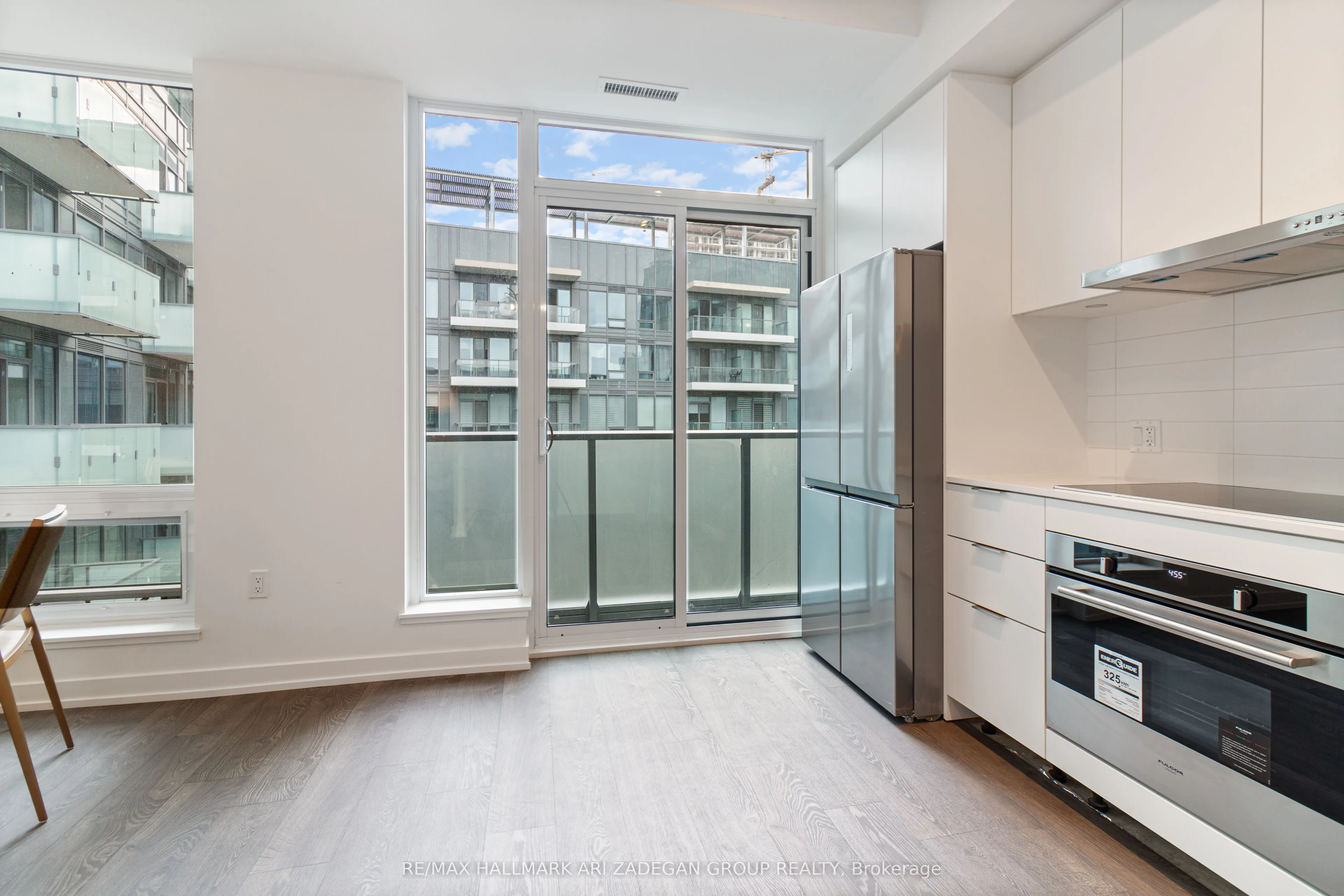8 Olympic Gdn Drive, #S607