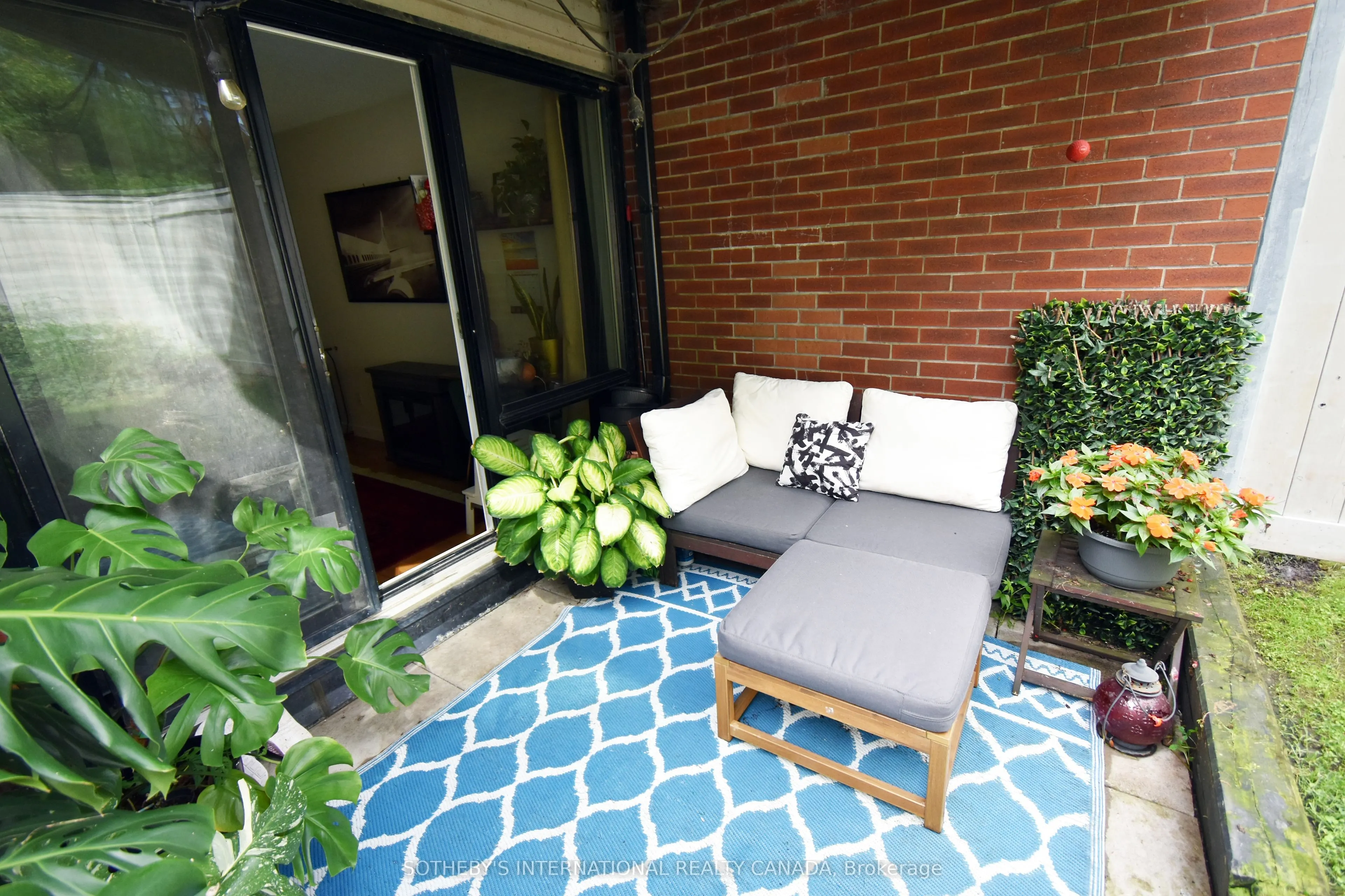 596A Wellington Street, #11