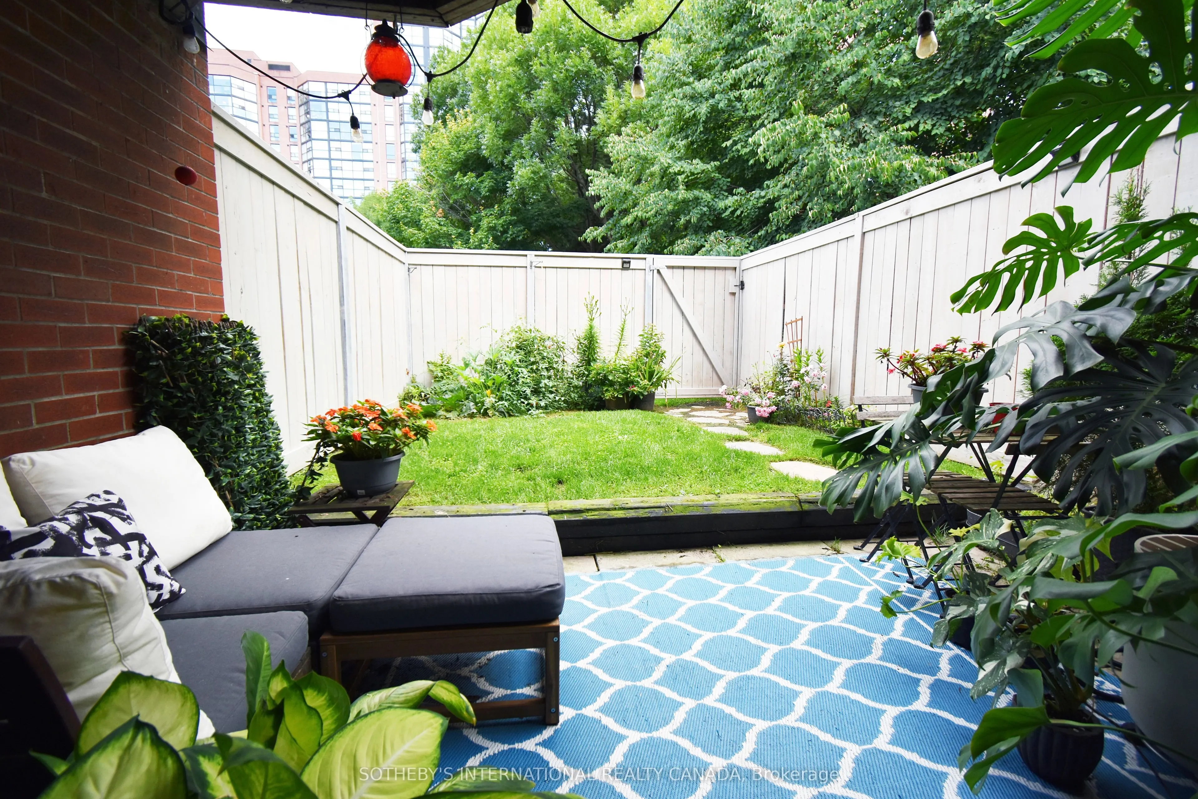 596A Wellington Street, #11