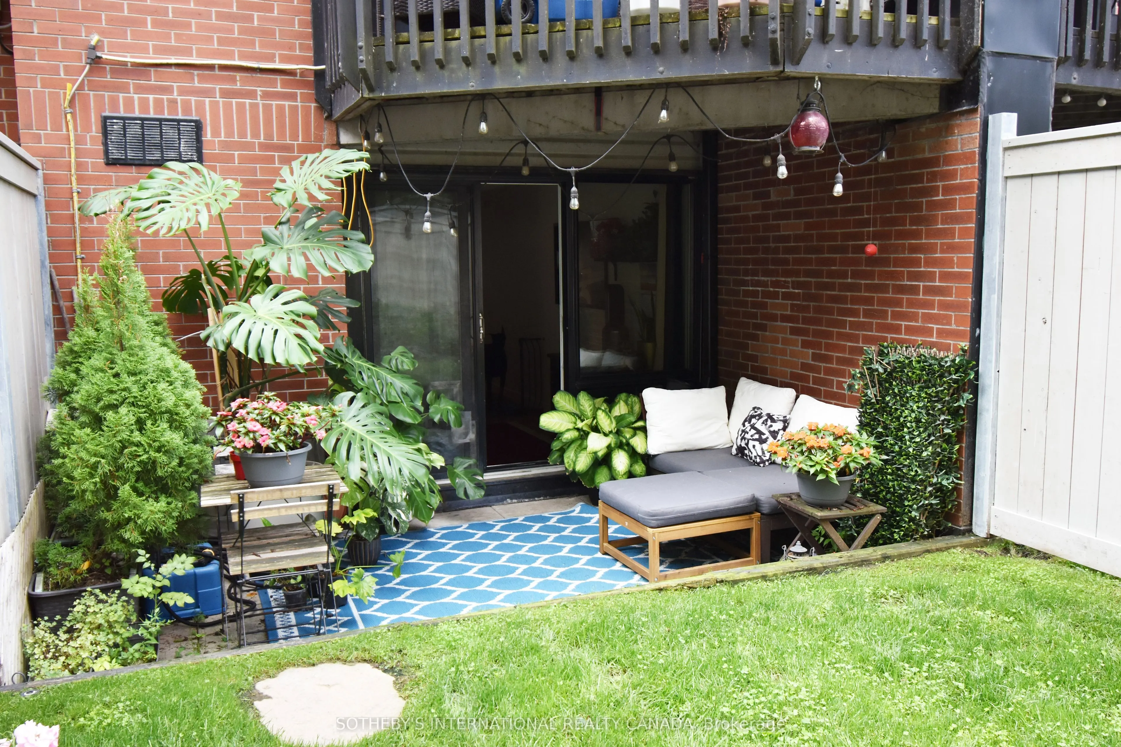 596A Wellington Street, #11
