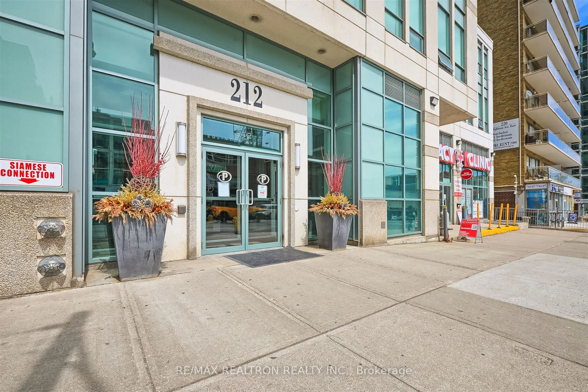 212 Eglinton Avenue E, #803