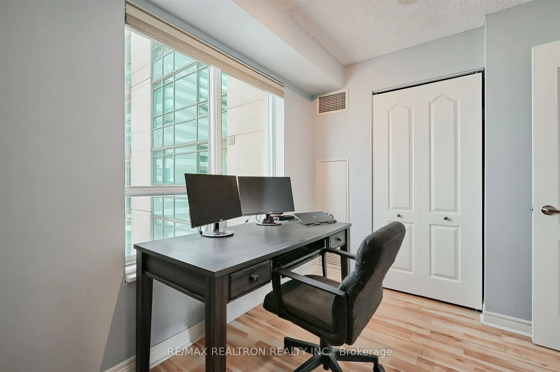 212 Eglinton Avenue E, #803