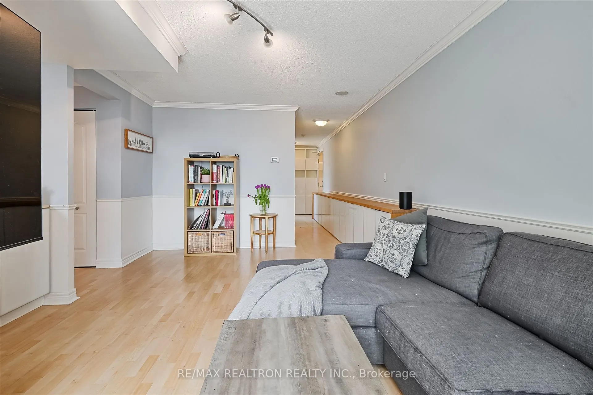 212 Eglinton Avenue E, #803