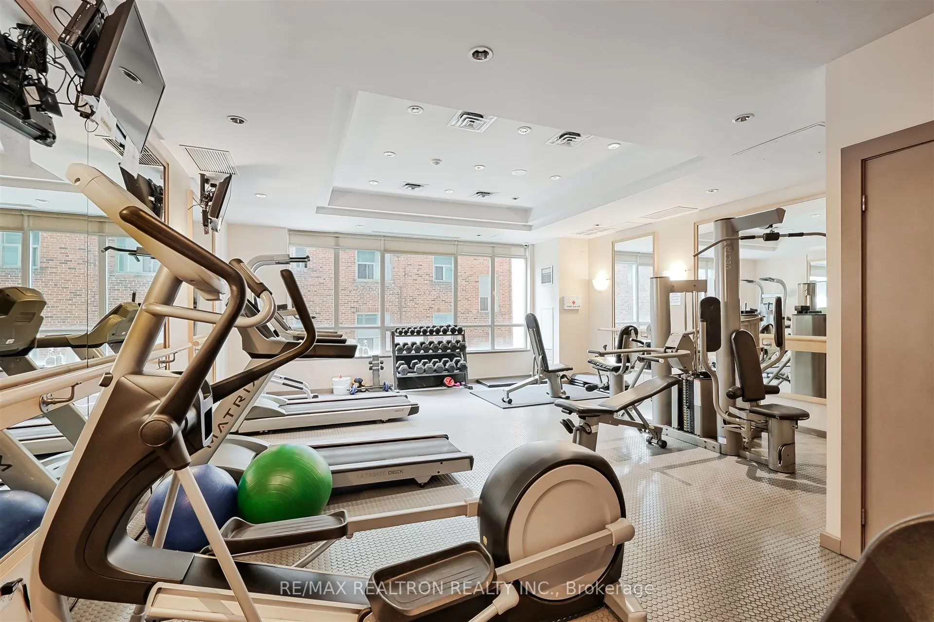 212 Eglinton Avenue E, #803