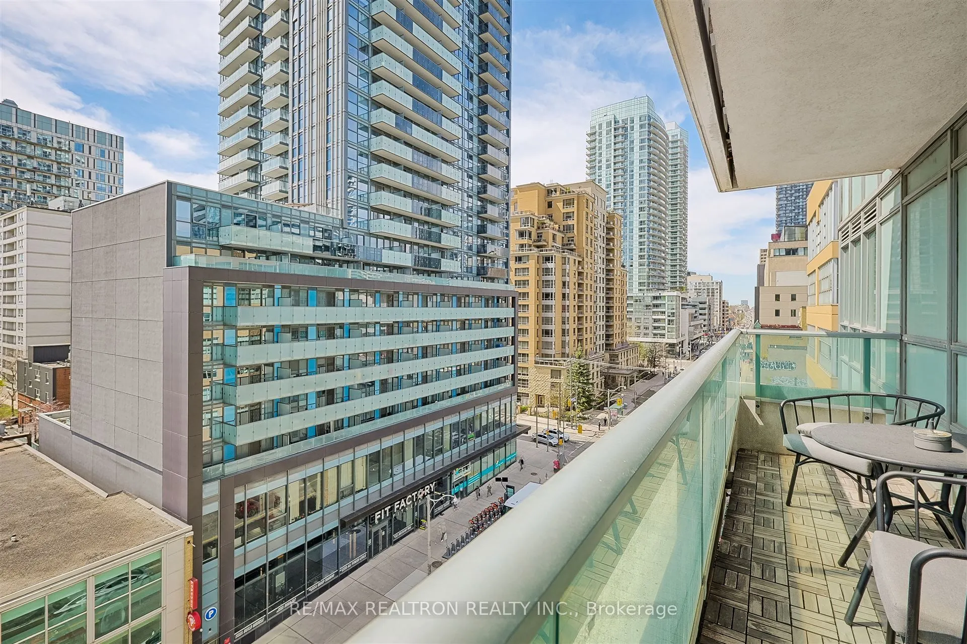212 Eglinton Avenue E, #803