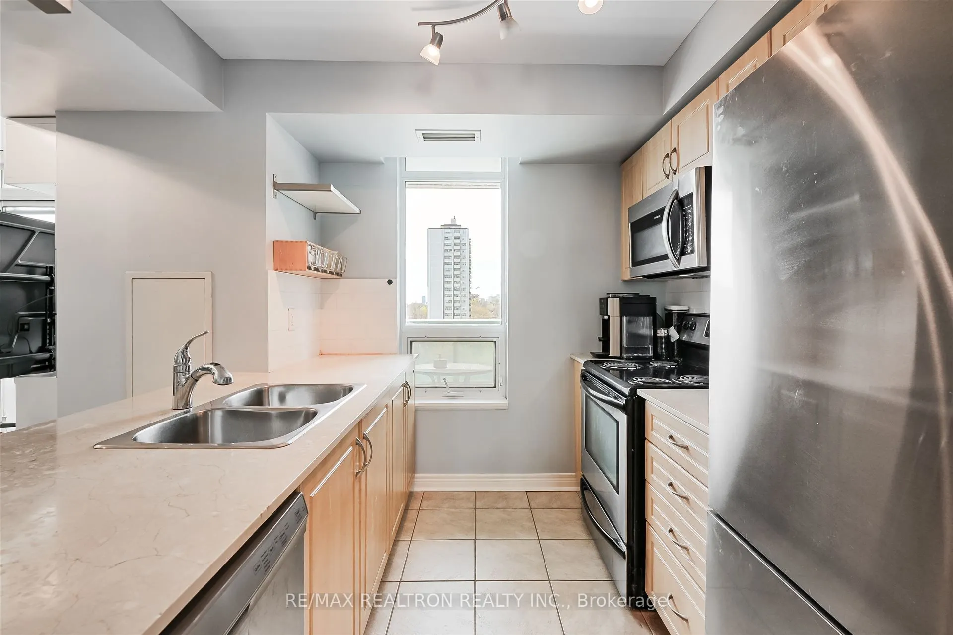 212 Eglinton Avenue E, #803