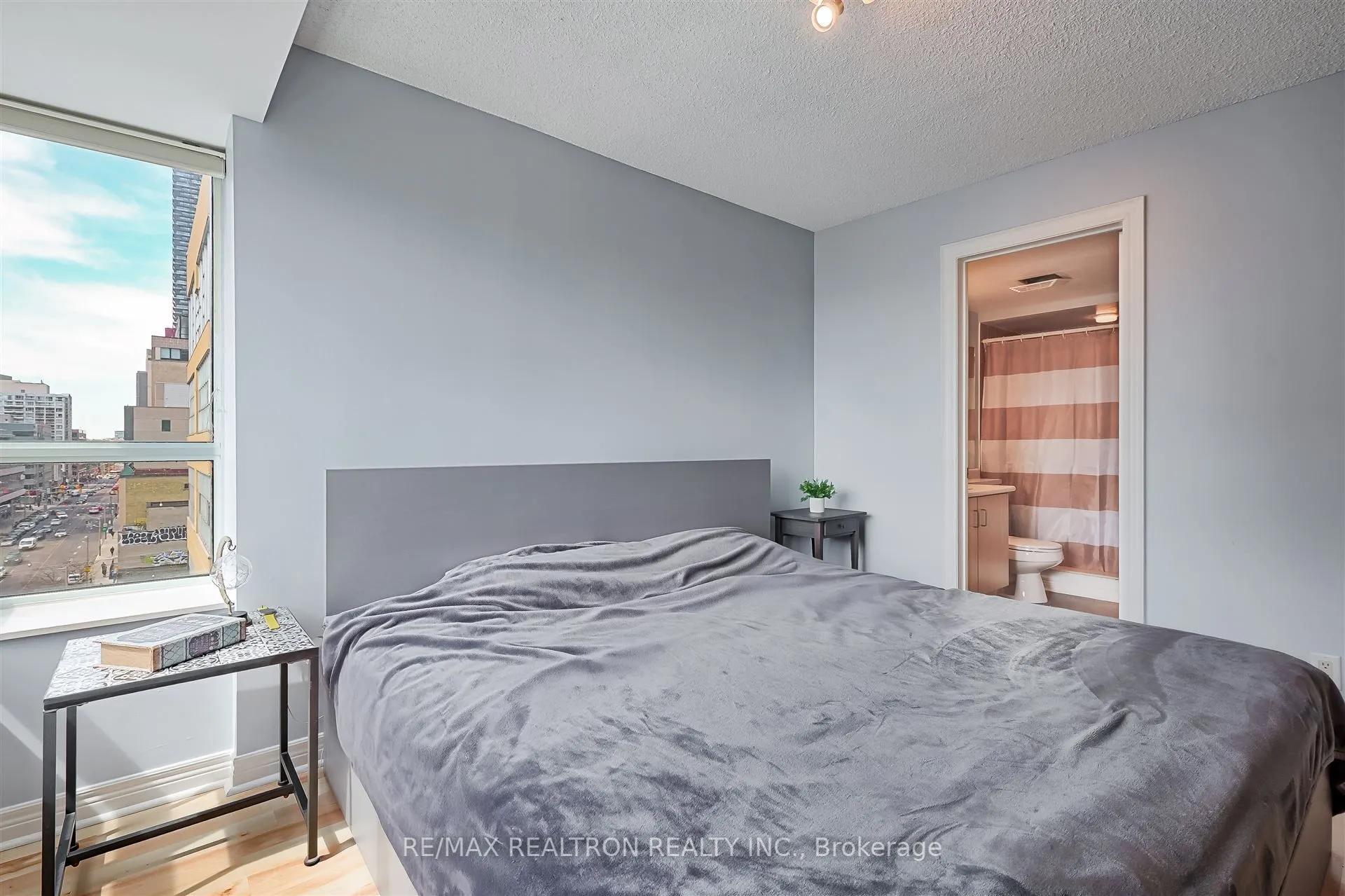 212 Eglinton Avenue E, #803