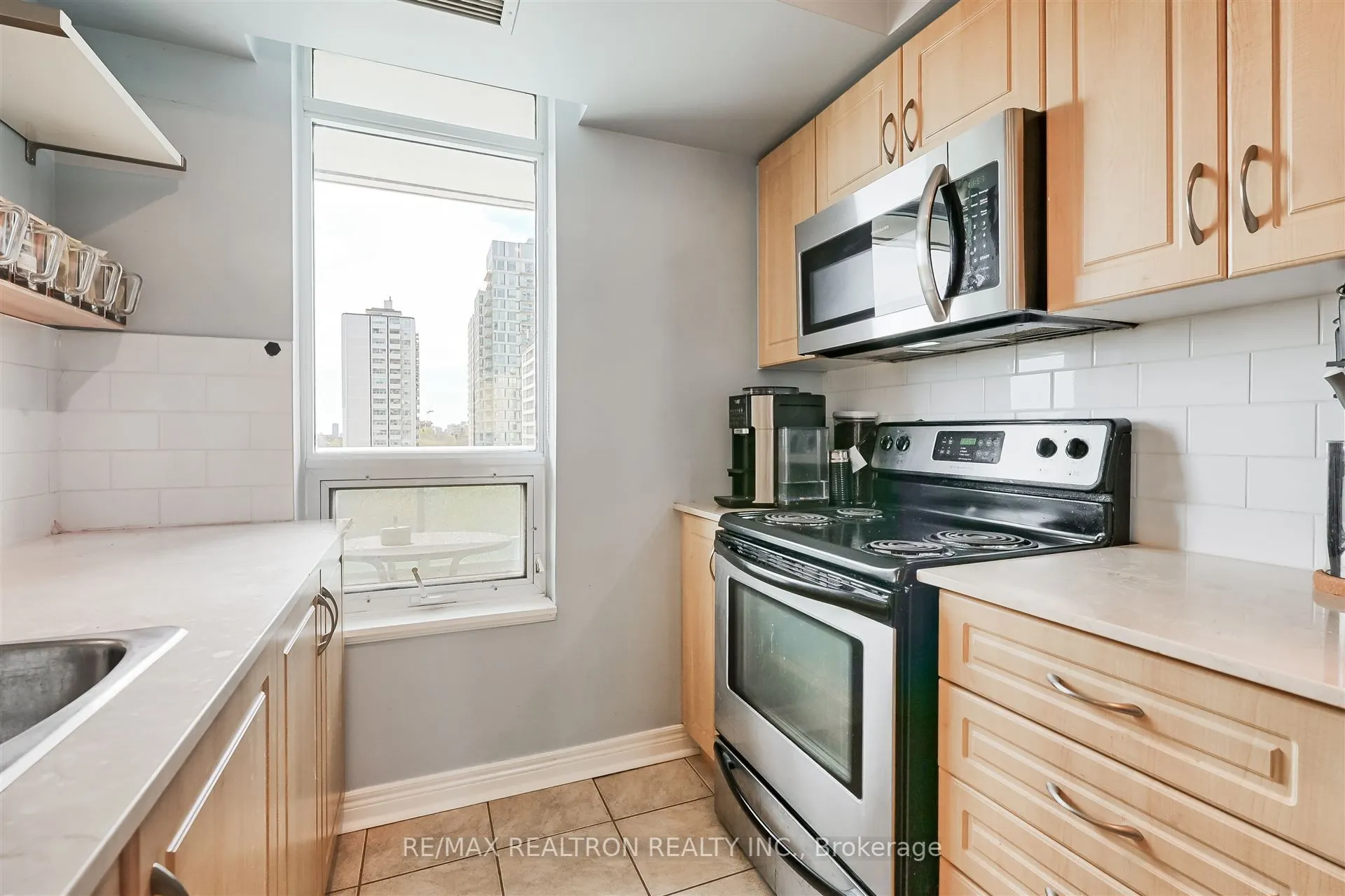 212 Eglinton Avenue E, #803