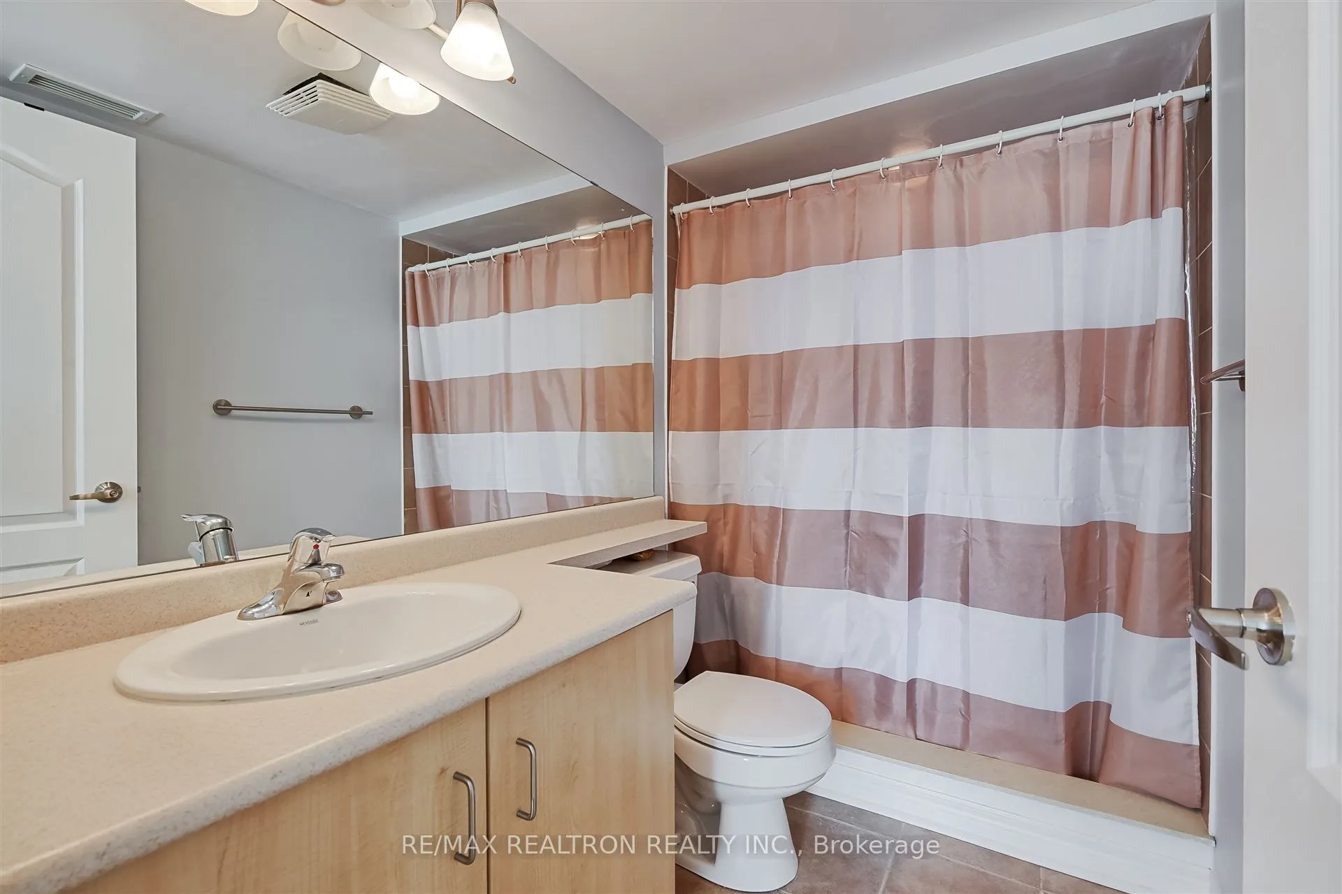 212 Eglinton Avenue E, #803