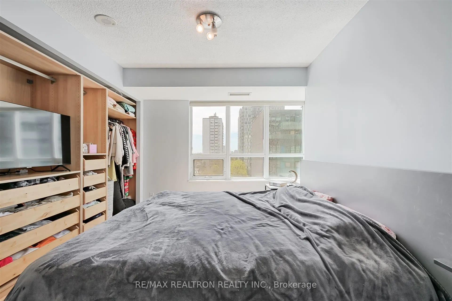 212 Eglinton Avenue E, #803