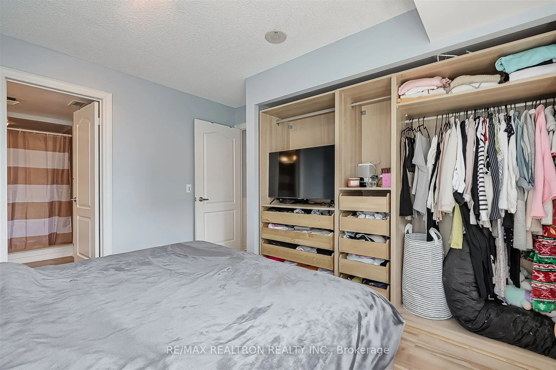 212 Eglinton Avenue E, #803
