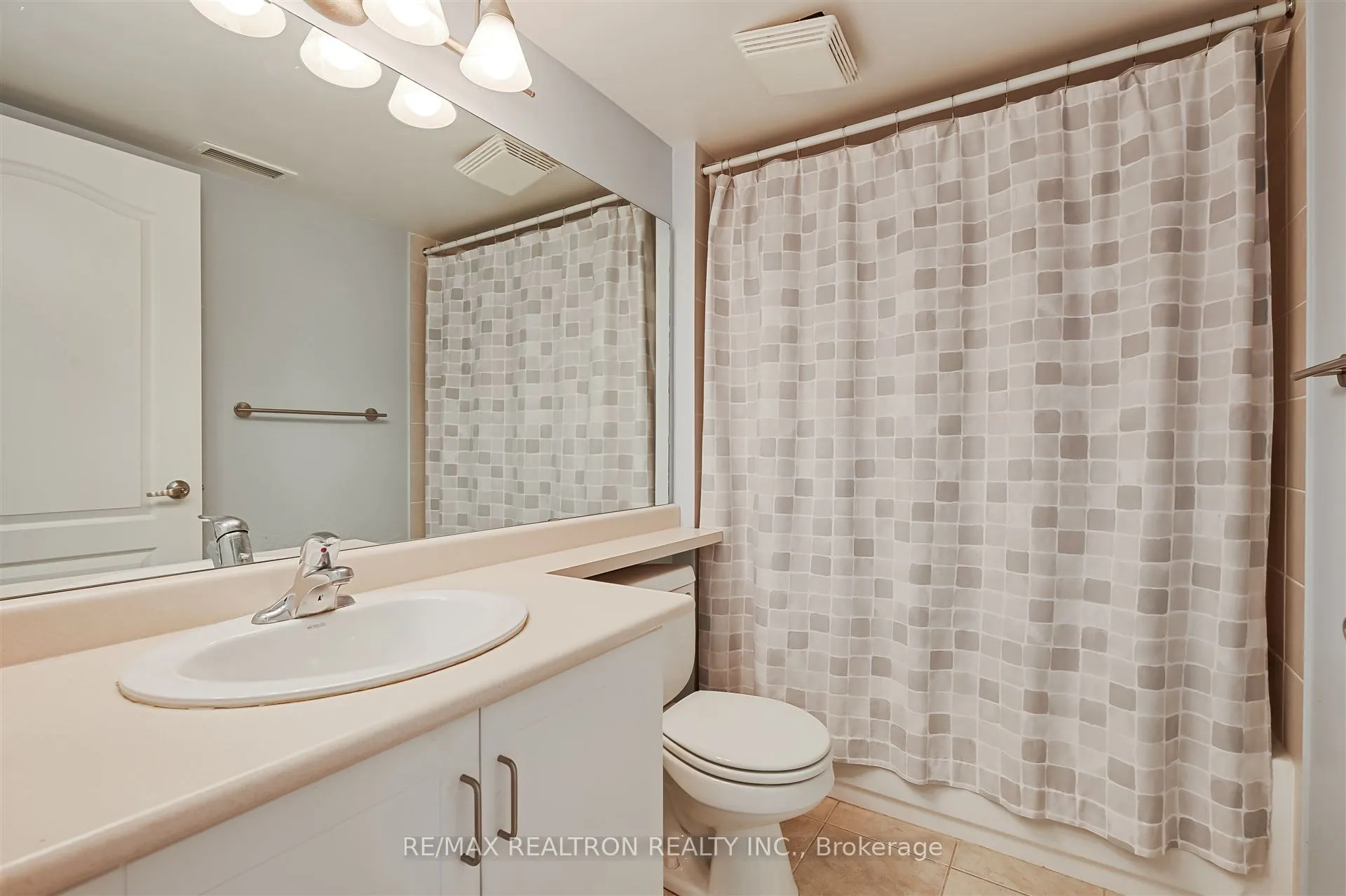 212 Eglinton Avenue E, #803