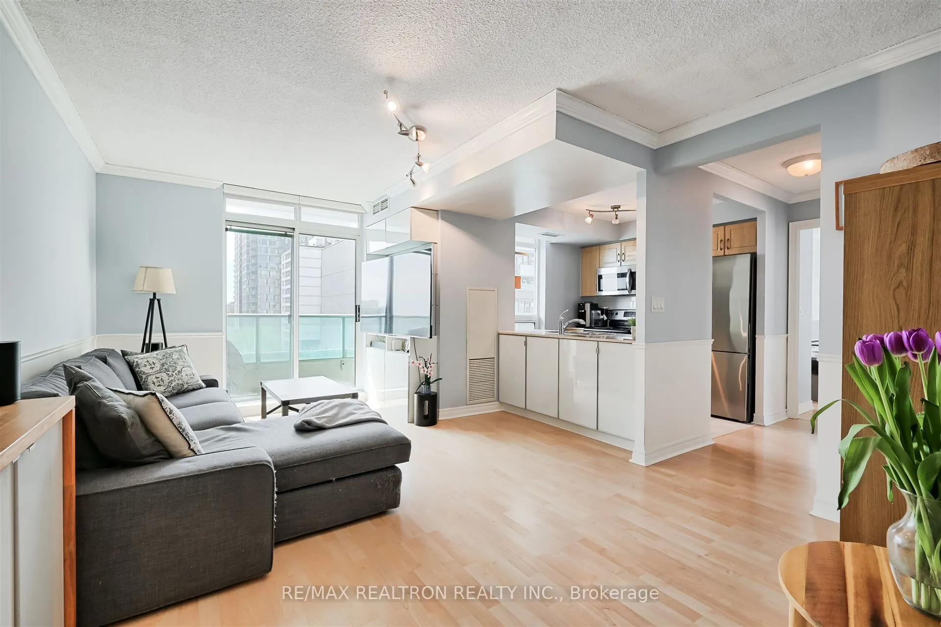 212 Eglinton Avenue E, #803
