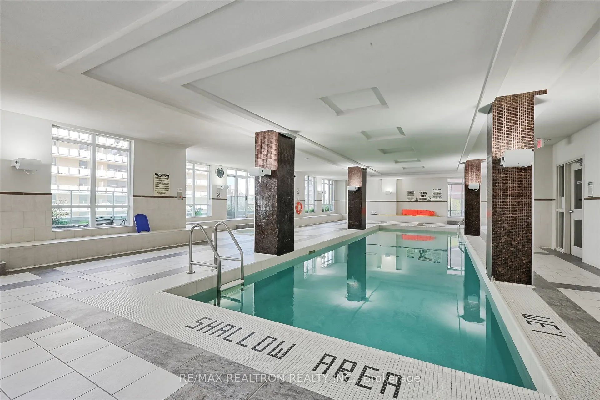 212 Eglinton Avenue E, #803